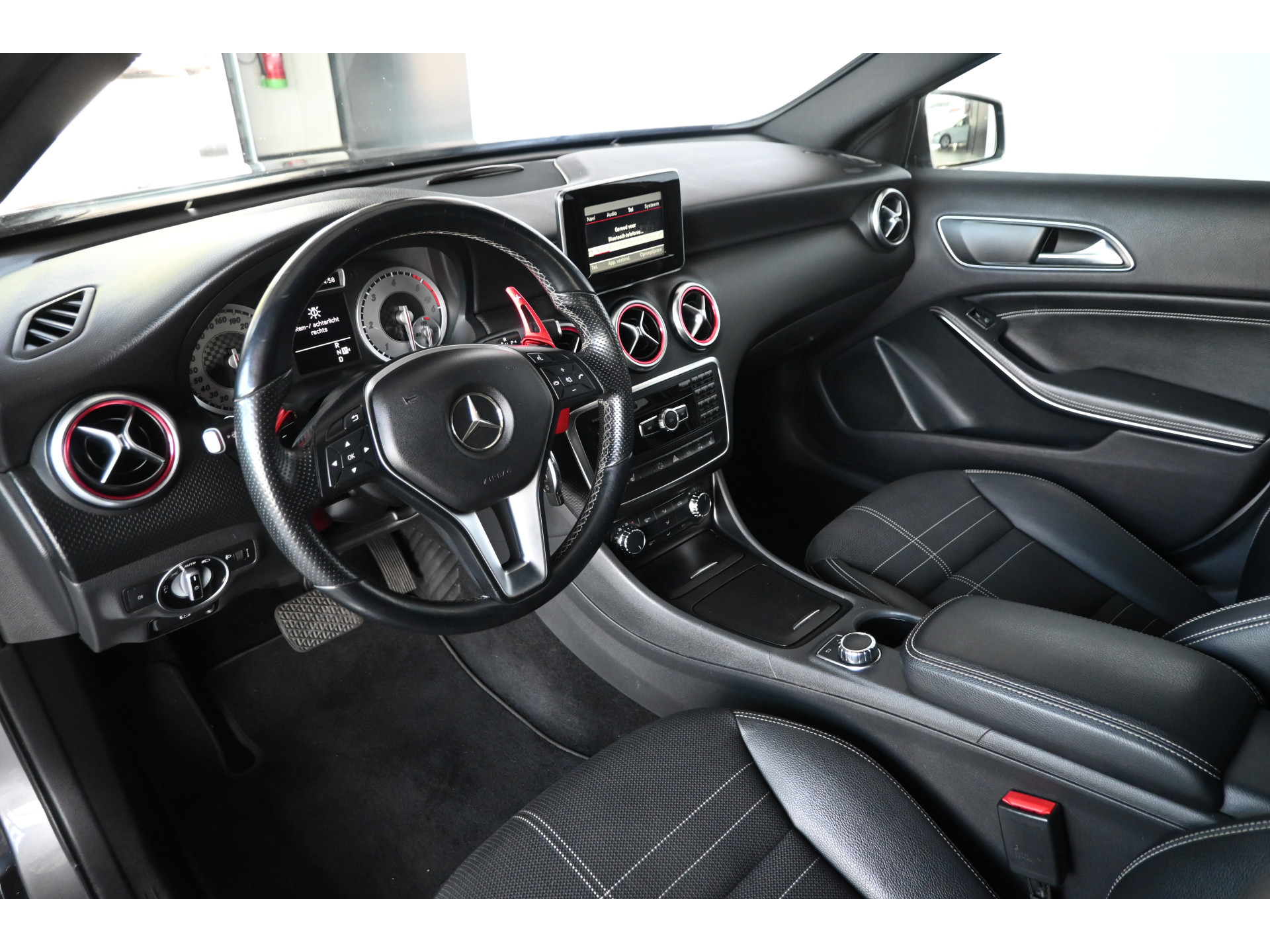 Mercedes-Benz A-klasse 180 CDI AMG Automaat Airco Navigatie Stoelverwarming Rijklaarprijs Inruil Mogelijk!