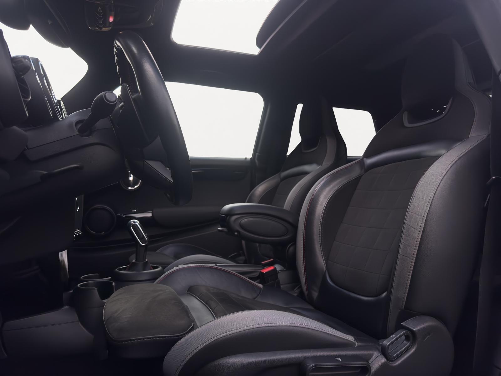 MINI 3-Deurs 2.0 Cooper S 192PK John Cooper Works Pano Schaalstoelen