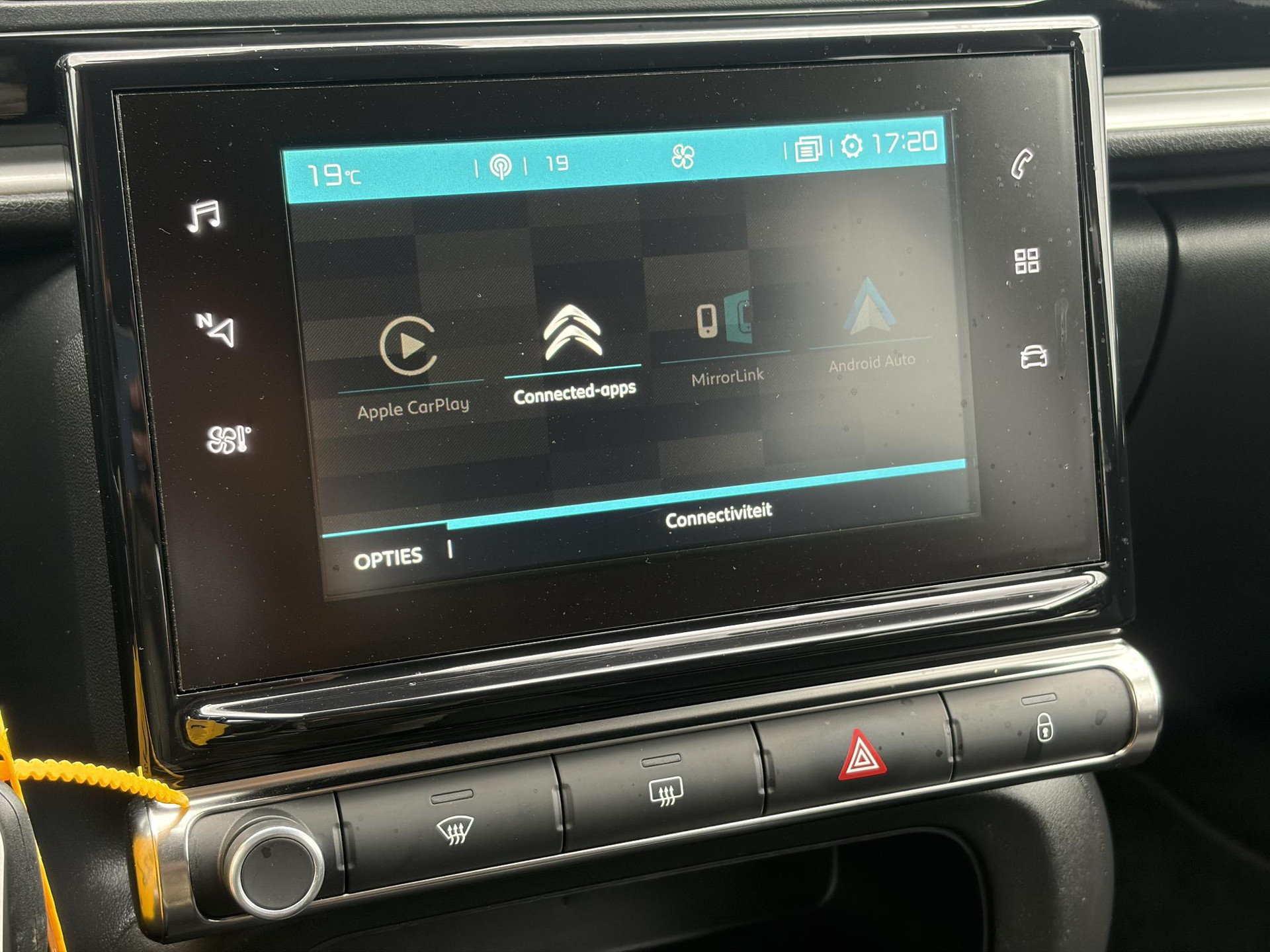 Citroen C3 1.2 PureTech S&S Shine D-riem vv in 02-2025 l 1e Eigenaar l Dealer Onderhouden l 110pk l Navi l Camera l Carplay l Clima l Cruise l Lm velgen l 6 Bak l Rijstrooksensor l Pdc l N.A.P l Apk tot 03-2027