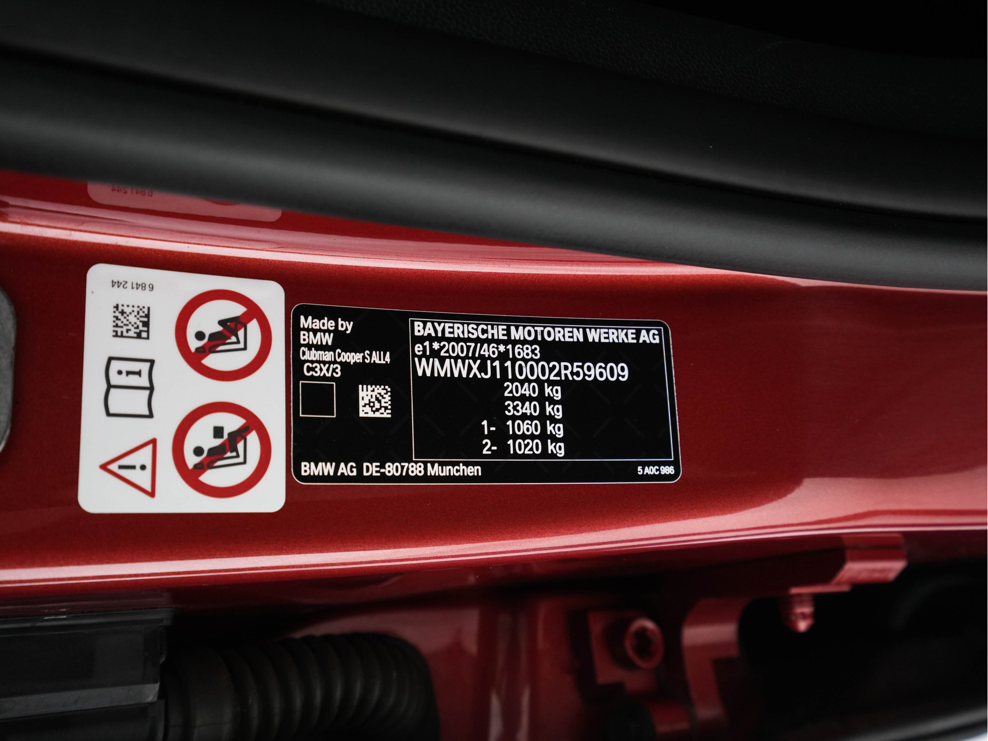 MINI Mini Clubman 2.0 Cooper S ALL4  Premier Plus JCW (INCL-BTW) Aut * PANO | LEATHER | FULL-LED | HEATED-SPORTSEATS | DIGI-COCKPIT | AMBIENT-LIGHT | PRIVACY-GLASS | HEAD-UP | PDC | CAMERA | DAB  | KEYLESS | TOWBAR | 18"ALU*