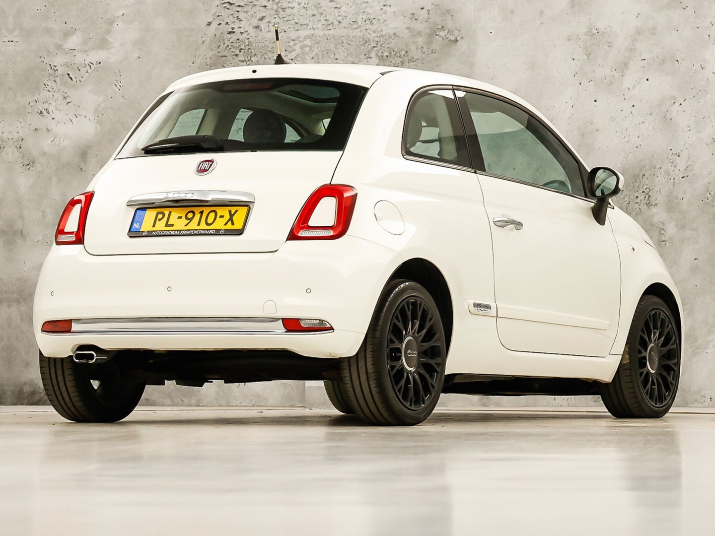 Fiat 500 0.9 TwinAir Turbo Lounge (PANORAMADAK, VIRTUAL COCKPIT, NAVIGATIE, CLIMATE, PARKEERSENSOREN, SPORTSTOELEN, CRUISE, LM VELGEN, NIEUWE APK, NIEUWSTAAT)