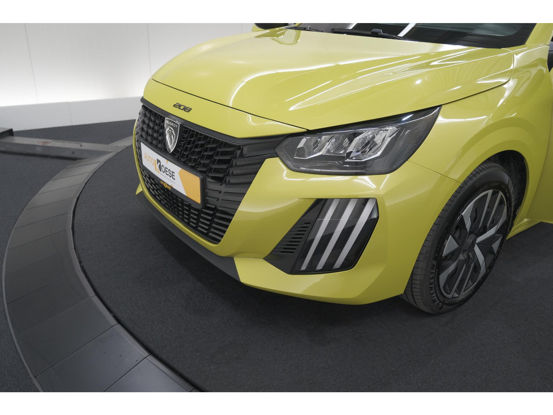 Peugeot 208 1.2 Hybrid 110 e-DCS6 Style | Parkeersensoren | Apple Carplay | Cruise Control | Airco
