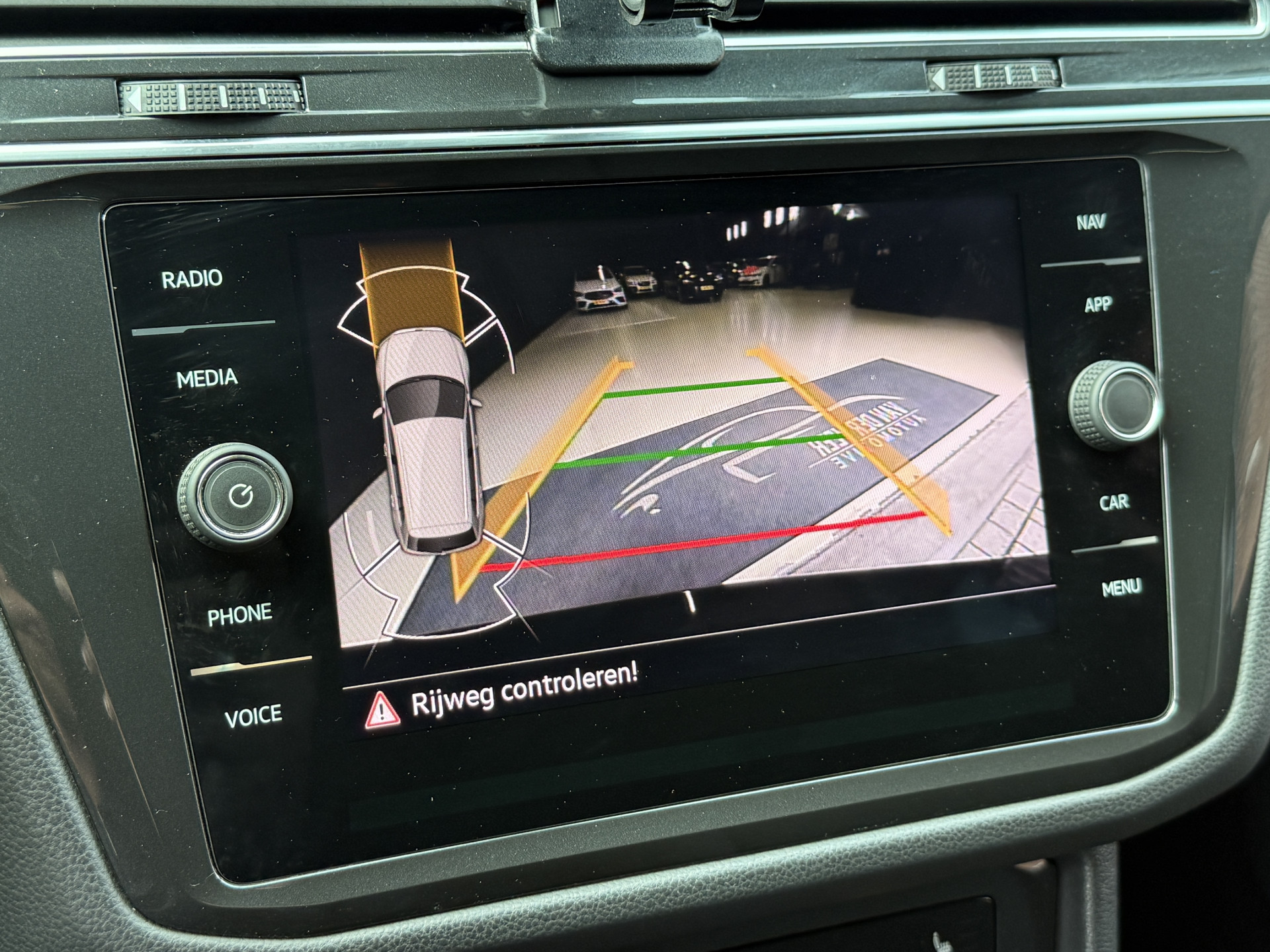 Volkswagen Tiguan 1.4 TSI eHybrid R-Line Business+ | Camera | Stoelverwarming | Dodehoeksensoren