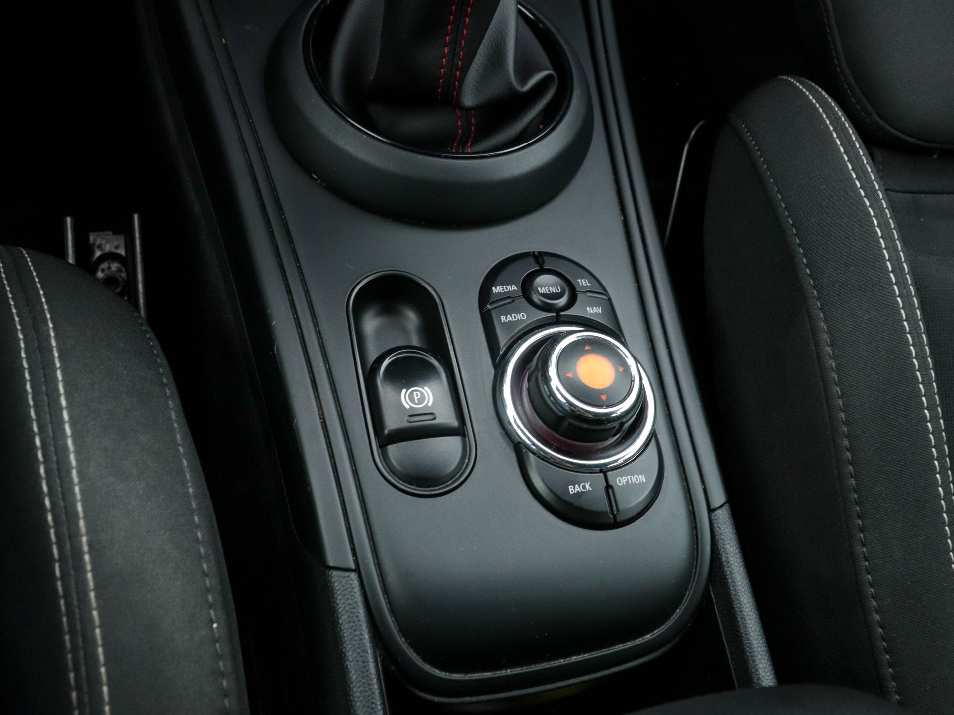 MINI Mini Countryman 1.5 Cooper JCW-Pack (INCL-BTW) *NAVI-FULLMAP | FULL-LED |  ECC | PDC | CRUISE | SPORT-SEATS | KEYLESS | PRIVACY-GLASS | 16"ALU*