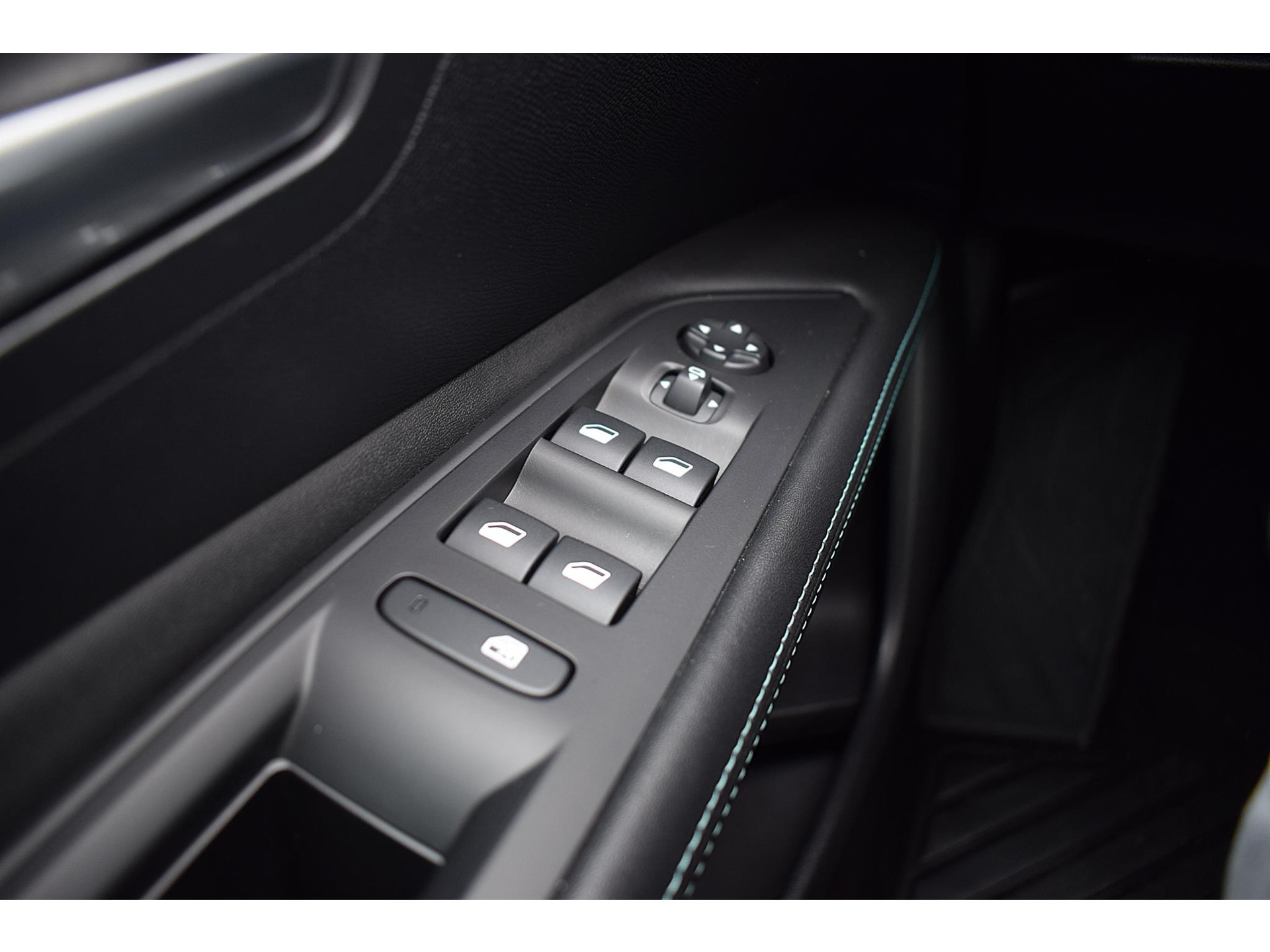 Peugeot 3008 1.2 PureTech Allure | Half Leer | Camera | HUD | Apple CarPlay