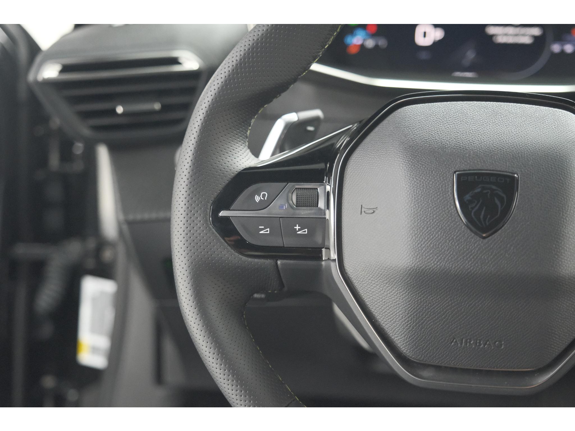 Peugeot 2008 PureTech 130 EAT8 GT | 360 Camera | Adaptieve Cruise Control | Stoelmassage | Apple Carplay