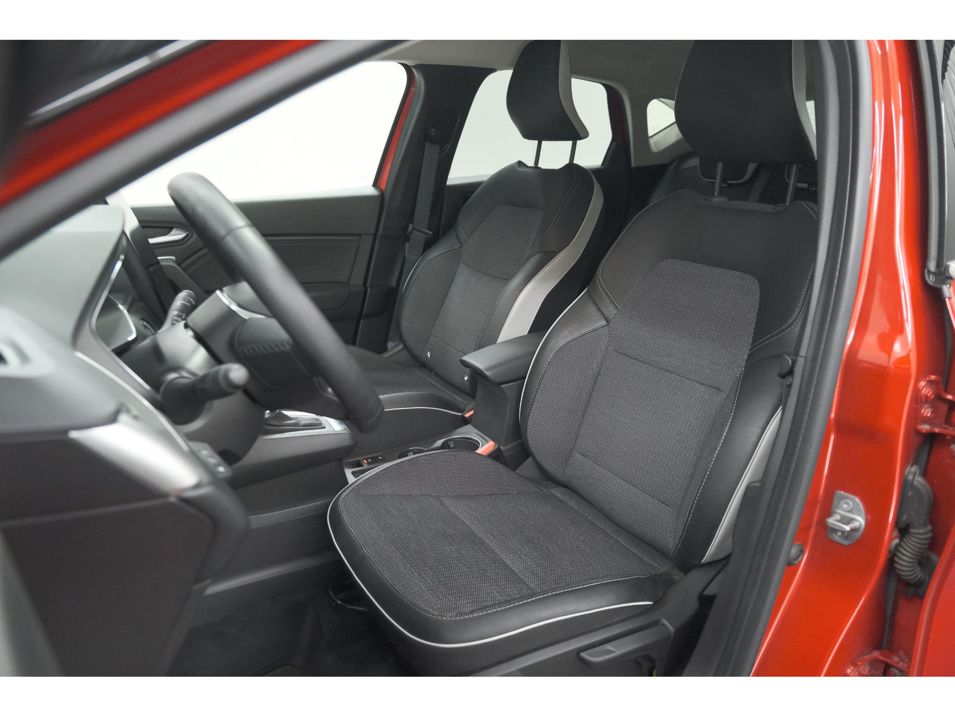 Renault Captur 1.6 E-Tech full hybrid 145 techno | Navigatie | Camera | Apple Carplay | 9.3 Inch Grootscherm