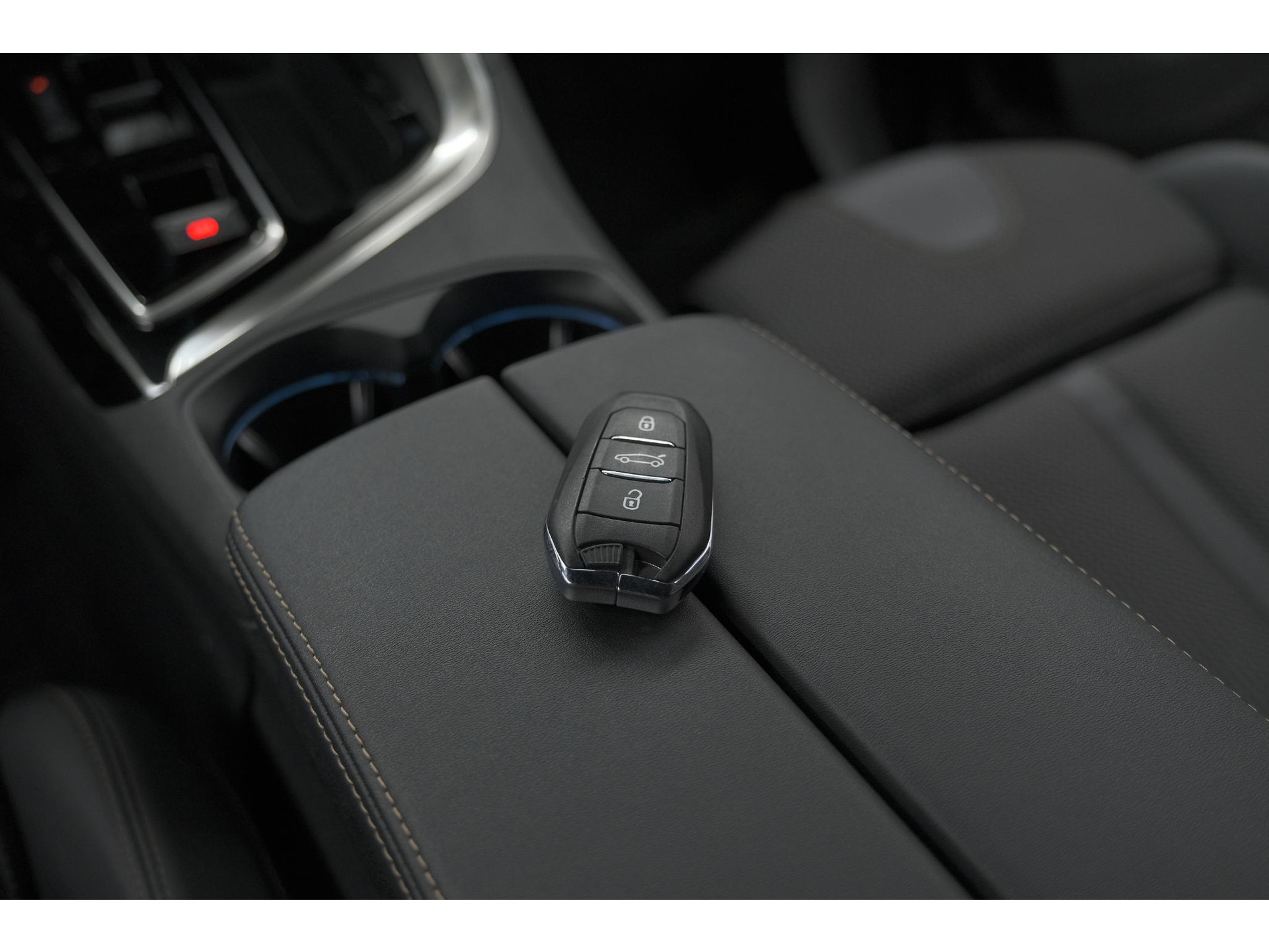Peugeot 3008 1.2 Hybrid 136 GT | 360 Camera | Adaptieve Cruise Control | Elektronische Kofferklep | Navigatie