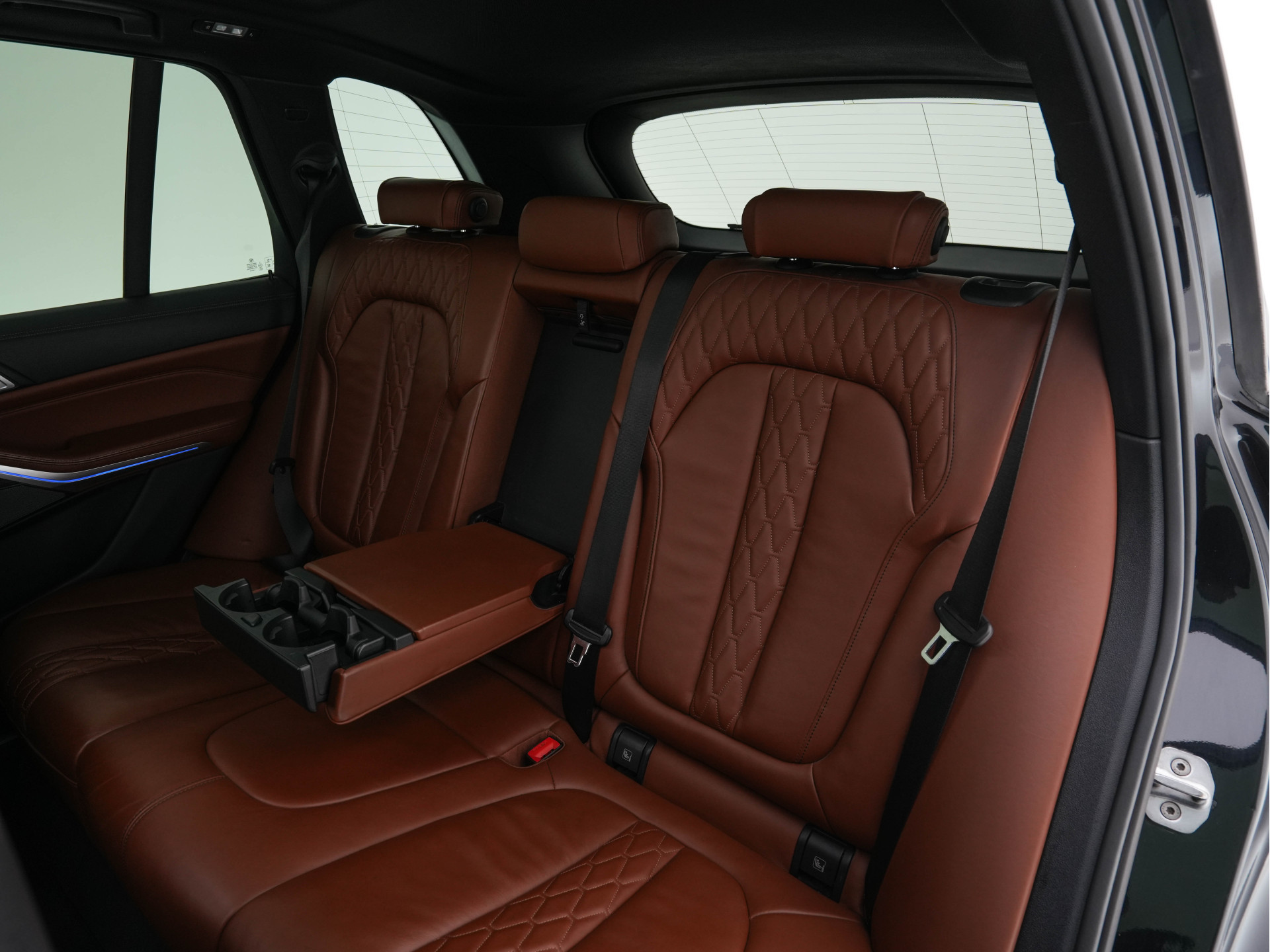 BMW X5 M50d High Executive M-Sportpack Aut. *PANO | HEAD-UP | DESIGN-LEATHER | LASER-LIGHT | TOP-VIEW | HARMAN/KARDON | MEMORY-PACK | DIGI-COCKPIT | DAB+ | HEATED-COMFORTSEATS | NAVI-FULLMAP | KEYLESS | TOWBAR | 21''ALU*