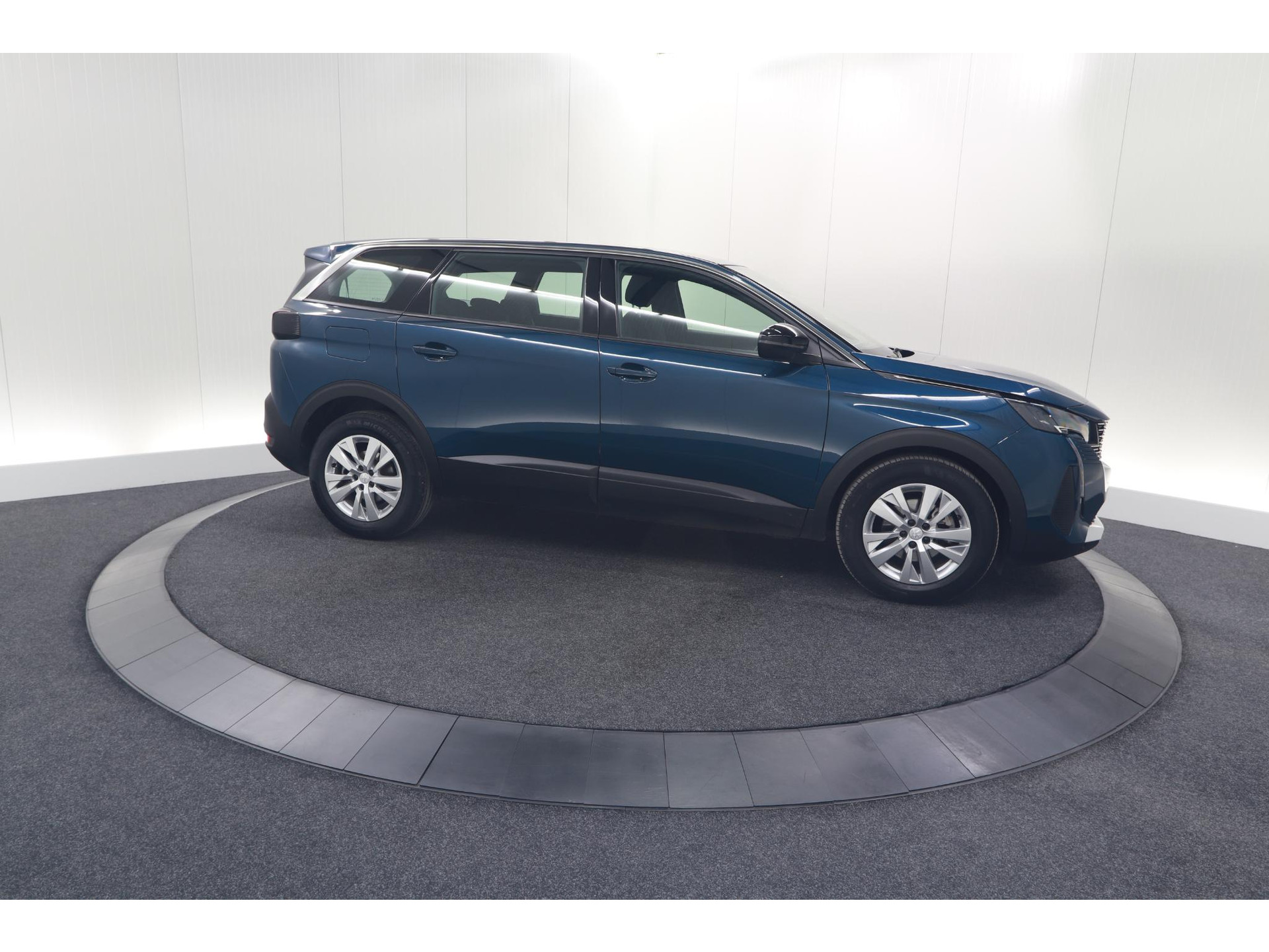 Peugeot 5008 PureTech 130 EAT8 Active Pack | 7 Zitplaatsen | Camera | Navigatie | Apple Carplay | Parkeersensoren