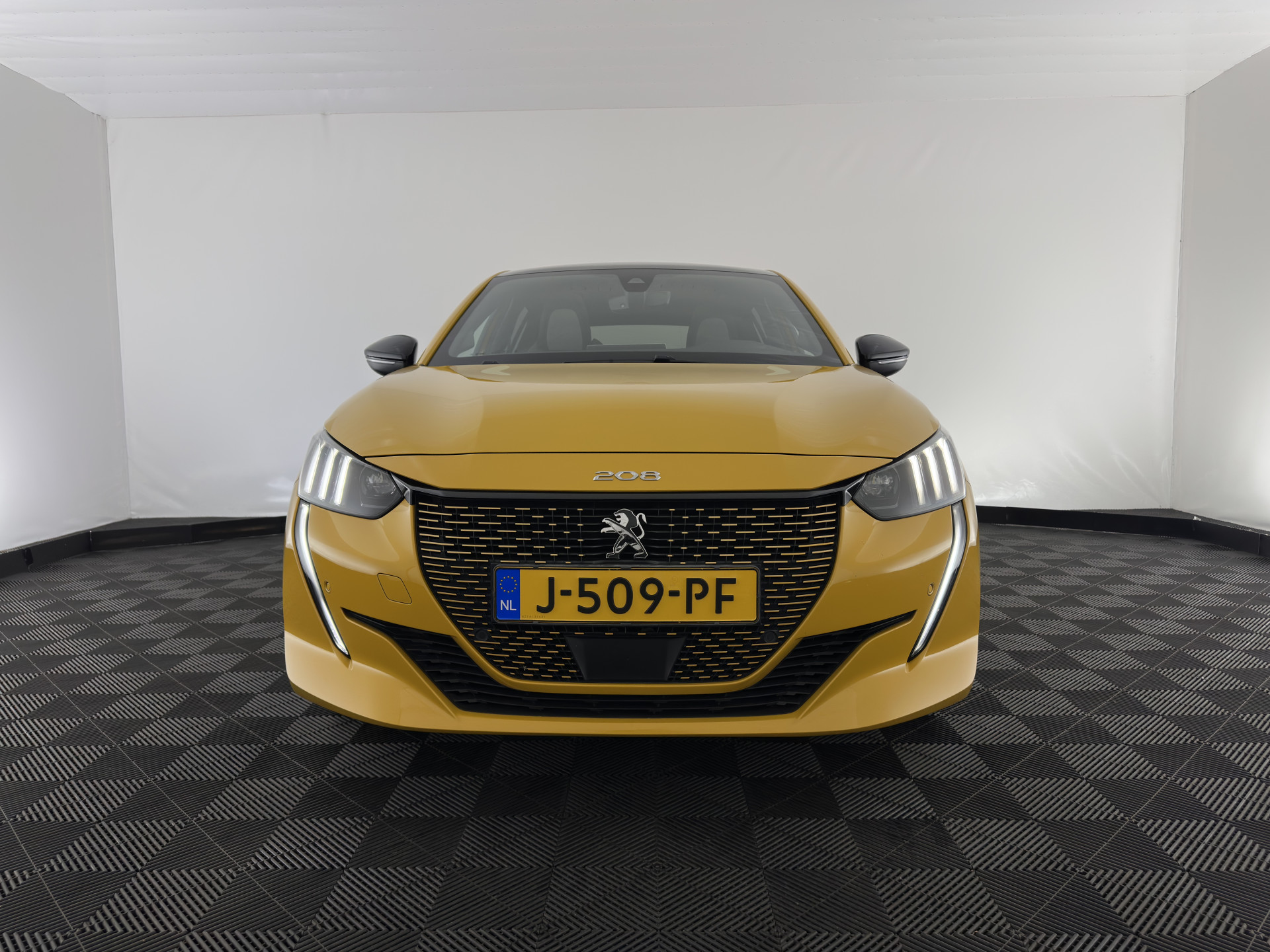 Peugeot e-208 EV GT 350 50 kWh [ 3-Fase ] {SOH-100%} (INCL-BTW) *PANO | FULL-LED | DIGI-COCKPIT | BLINDSPOT | CAMERA | LEATHER-ALCANTARA | AMBIENT-LIGHT | NAVI-FULLMAP | LANE-ASSIST | KEYLESS | DAB | CCS-FASTLOADER | HEATED-SPORTSEATS | 17"ALU*