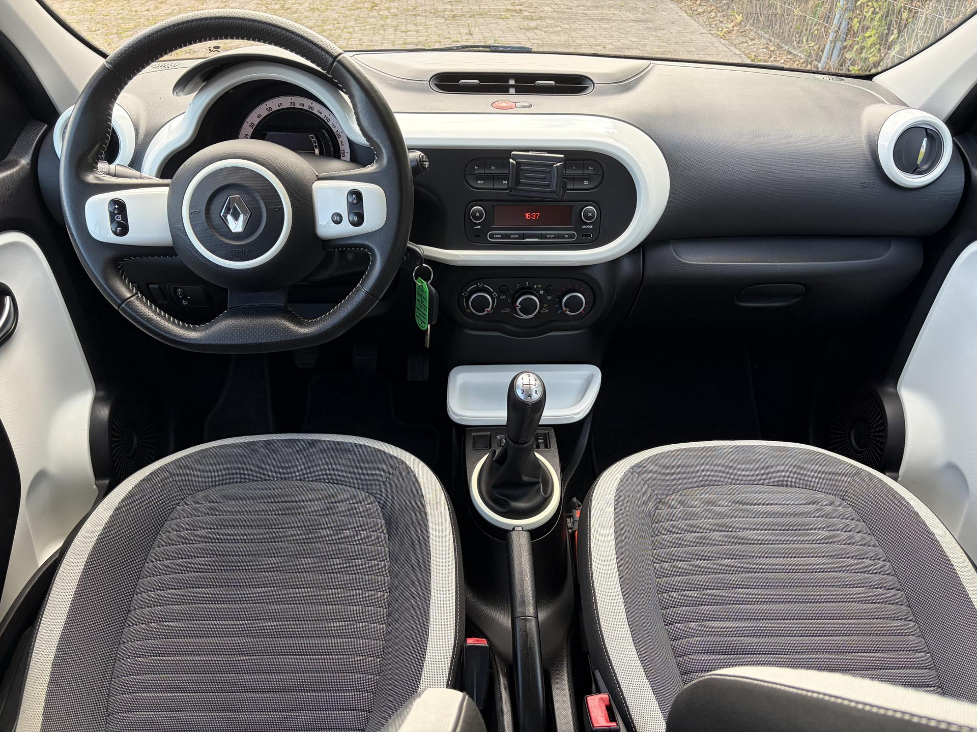 Renault Twingo 1.0 SCe Dynamique Dealer Onderhouden l Airco l Cruise l Recent beurt gehad l Lm velgen l Weinig Km l N.A.P l Apk tot 05-2027
