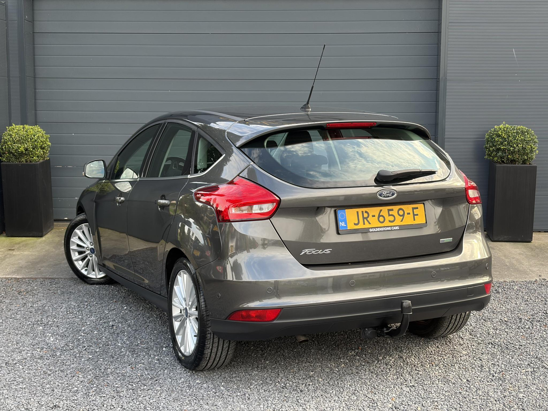 Ford Focus 1.0 Titanium   ✓125pk✓2e Eigenaar✓Navi✓Trekhaak✓6 Bak✓Clima✓Cruise✓Pdc V+A✓Net Beurt gehad✓17''Lm velgen✓N.A.P✓N.A.P✓Apk tot 09-2027