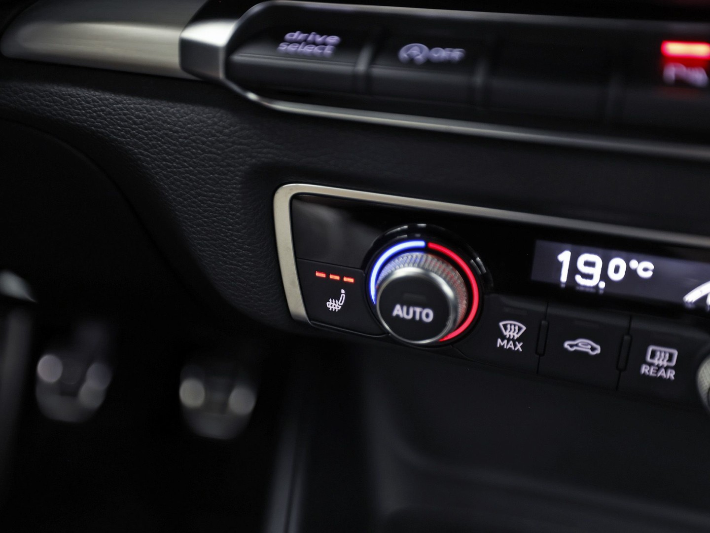 Audi A3 Limousine 1.4 TFSI S-Line Sport 150Pk (2X S-LINE, GROOT NAVI, BANG&OLUFSEN, KEYLESS, AFGEVLAKT STUUR, STOELVERWARMING, PARKEERSENSOREN, SPORTSTOELEN, LM VELGEN, NIEUWE APK)