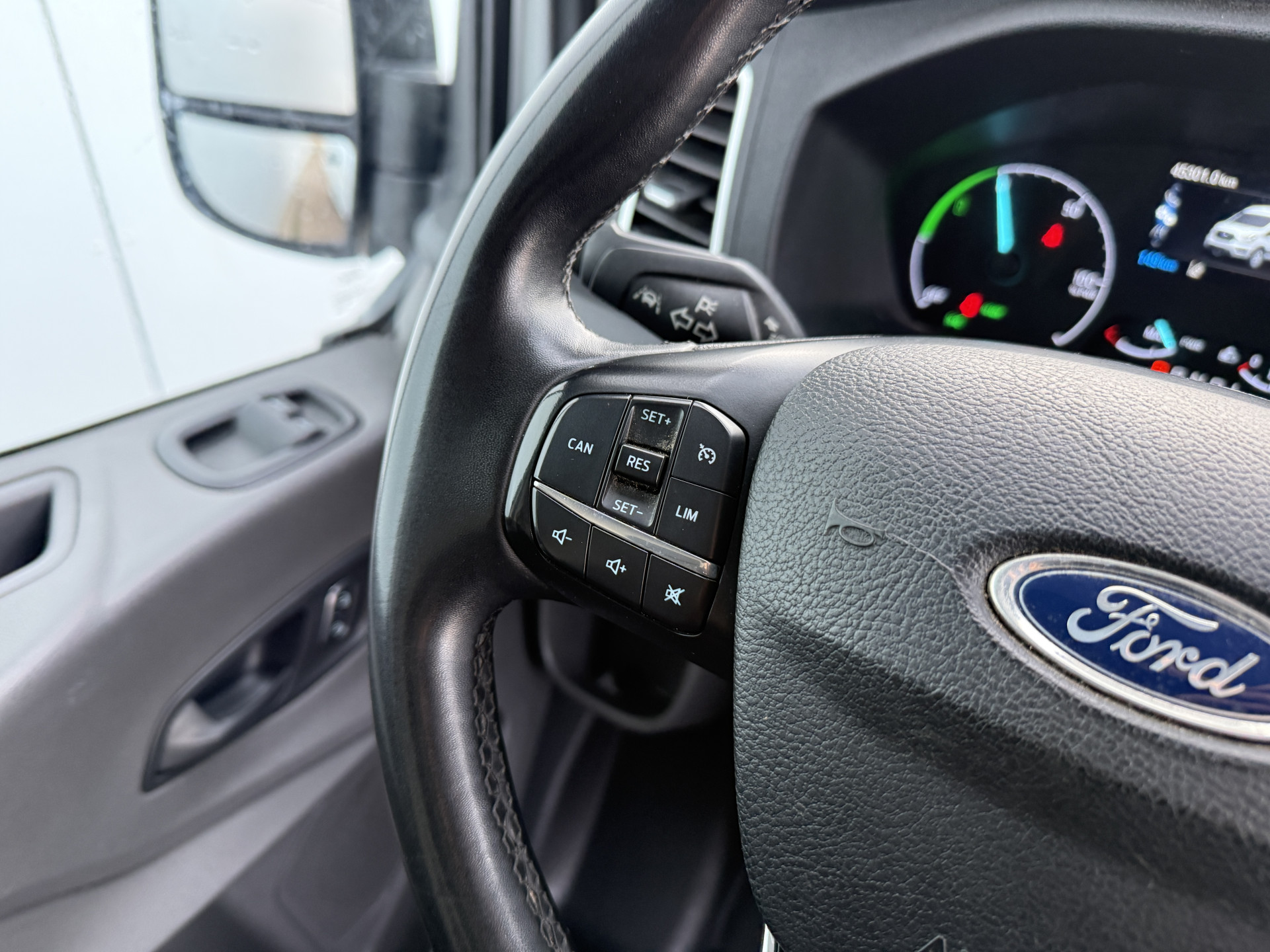 Ford e-Transit 68kWh 184PK L2H2 317km WLTP 95,6% (SOH) BEV Snelladen 360° Camera Cruise control Climate control Carplay Navigatie Parkeersensoren