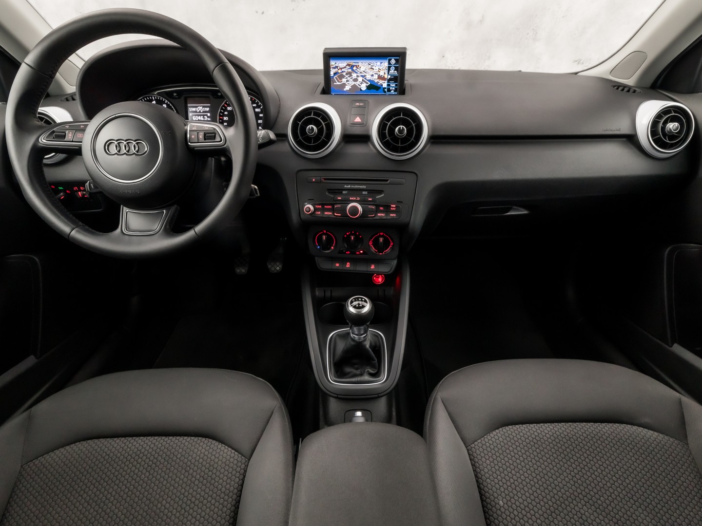 Audi A1 Sportback 1.2 TFSI S-Line Sport (NAVIGATIE, 5 DEURS, PARKEERSENSOREN, CRUISE, SPORTSTOELEN, LED ACHTERLICHTEN, BLUETOOTH, NIEUWE APK, NIEUWSTAAT)