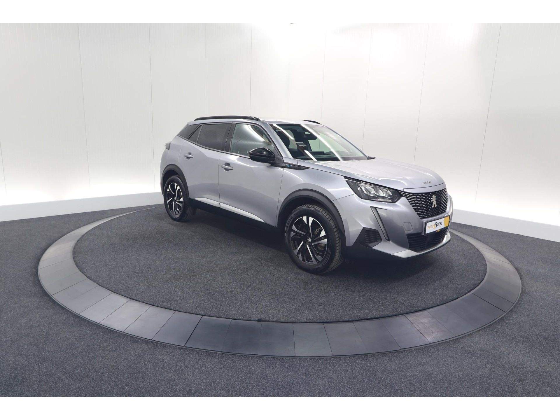 Peugeot e-2008 EV Allure Pack 50 kWh | 3 Fase Laadfunctie | Camera | Navigatie | Parkeersensoren | Apple Carplay