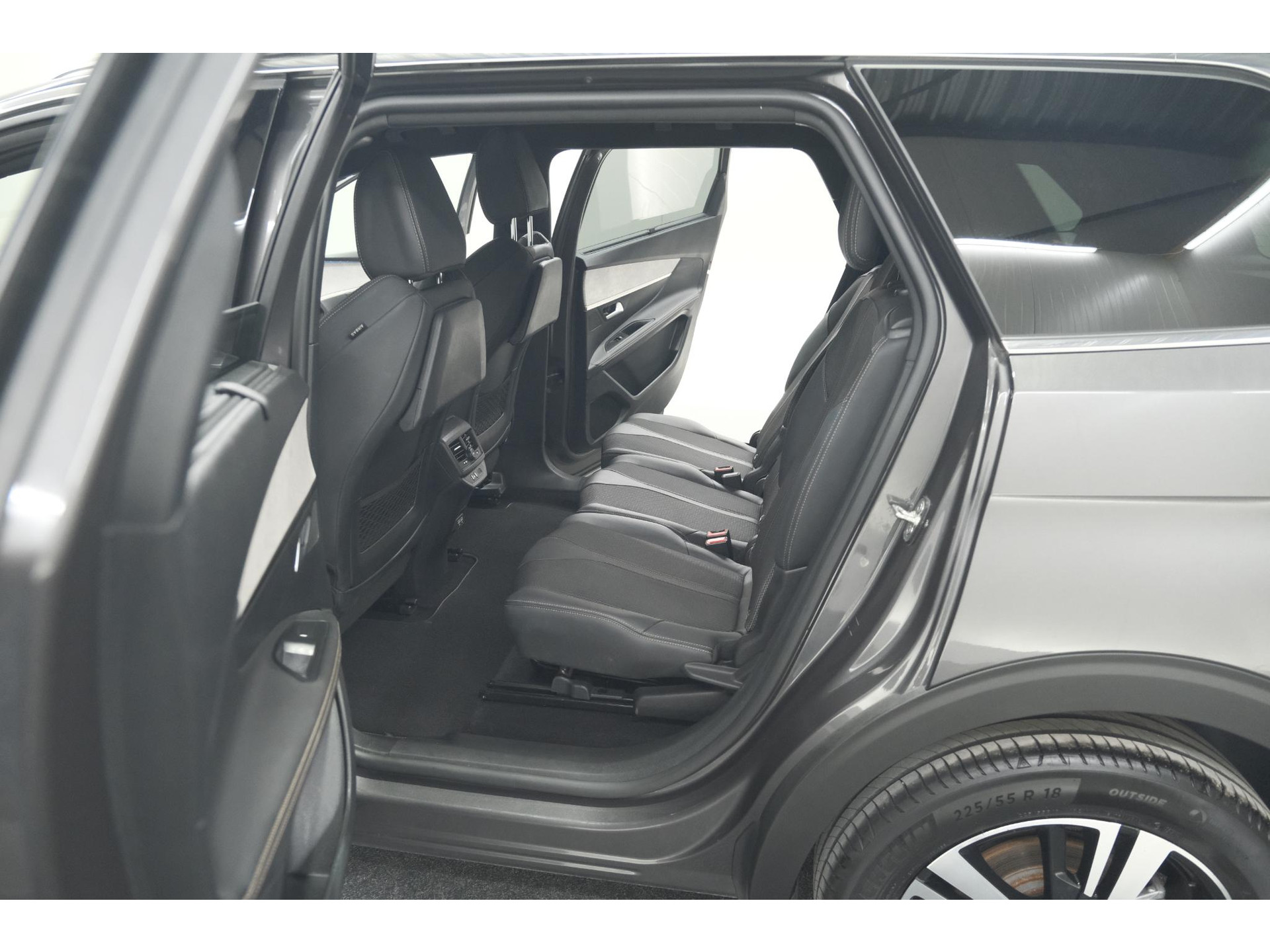 Peugeot 5008 PureTech 130 GT | Camera | Adaptieve Cruise Control | Dodehoekdetectie | Navigatie