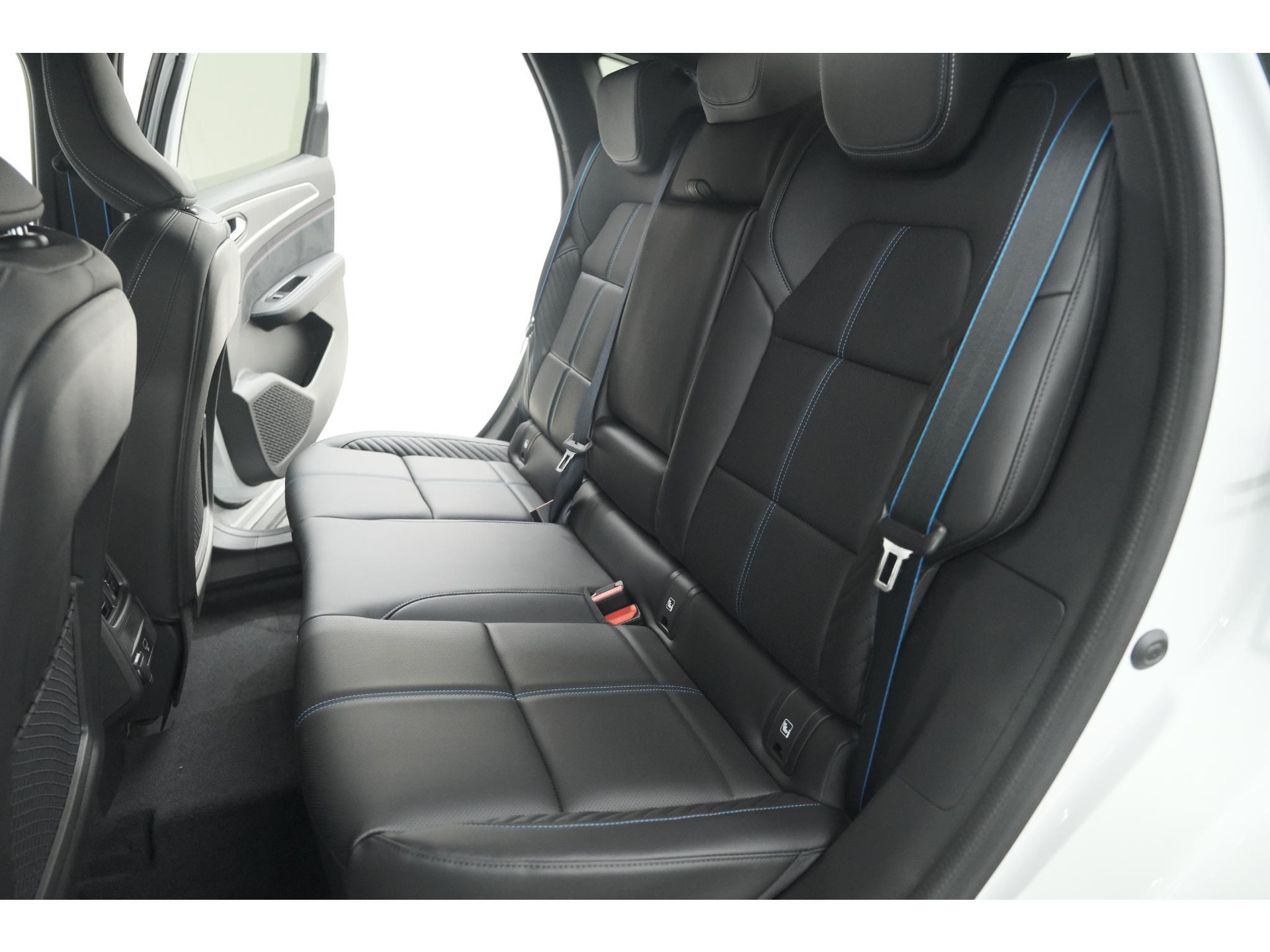 Renault Arkana 1.6 E-Tech hybrid 145 Esprit Alpine | 360 Camera | Adaptieve Cruise Control | Pack Winter | Dodehoekdetectie