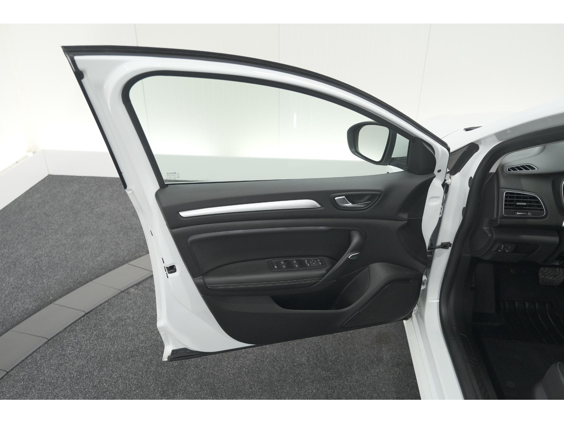 Renault Mégane Estate TCe 140 EDC Techno | Trekhaak | Camera | Navigatie | 9.3 Inch Groot Scherm