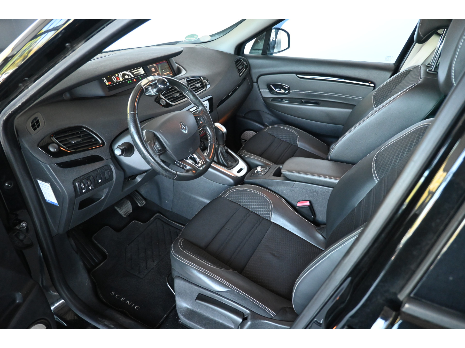 Renault Grand Scenic 1.5 dCi Bose Automaat Clima Navigatie Cruise Control Rijlaarprijs! Inruil Mogelijk!