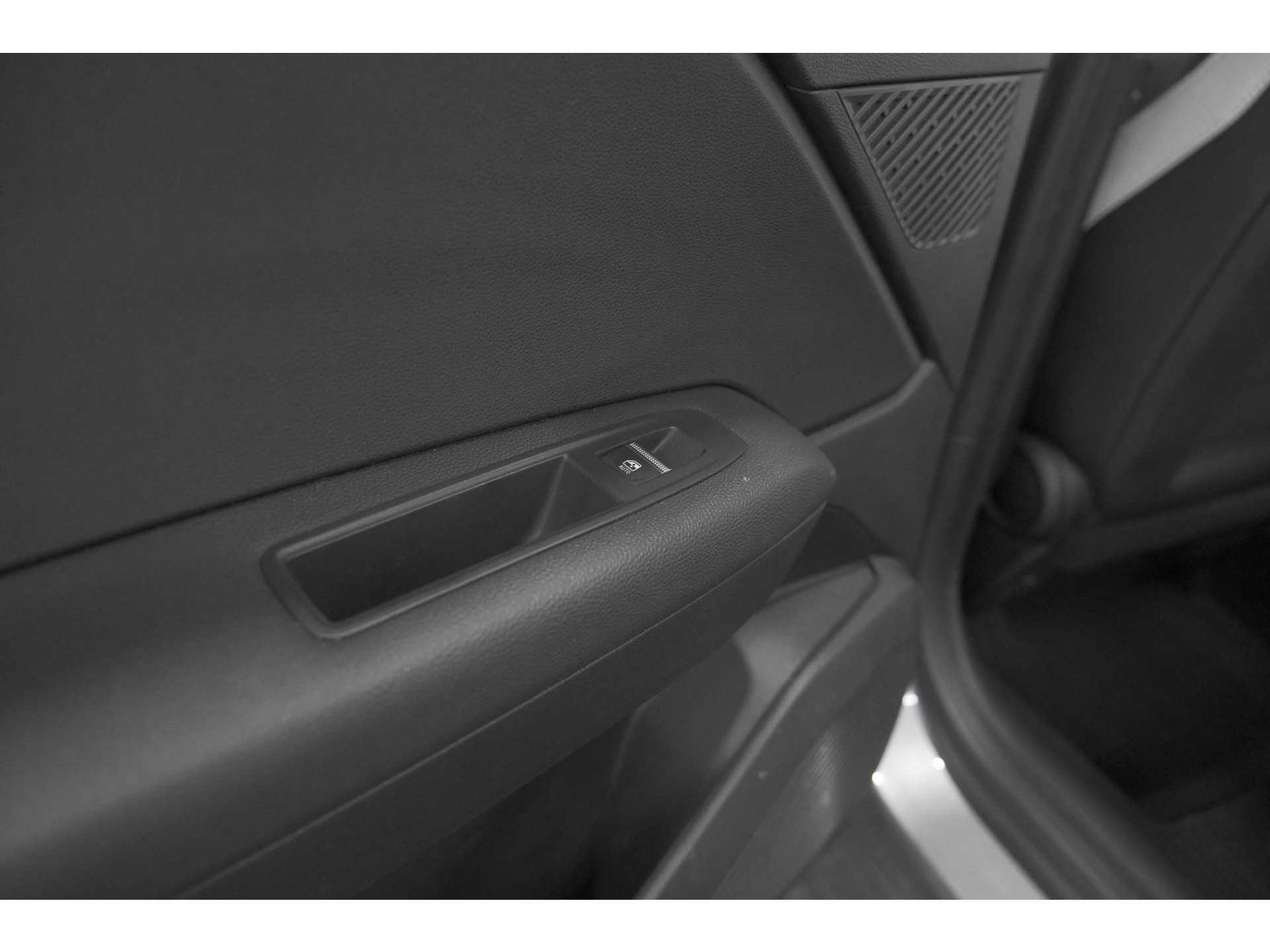 Renault Captur 1.6 E-Tech full hybrid 145 techno | Pack Full Screen | Camera | Navigatie | Allseason Banden