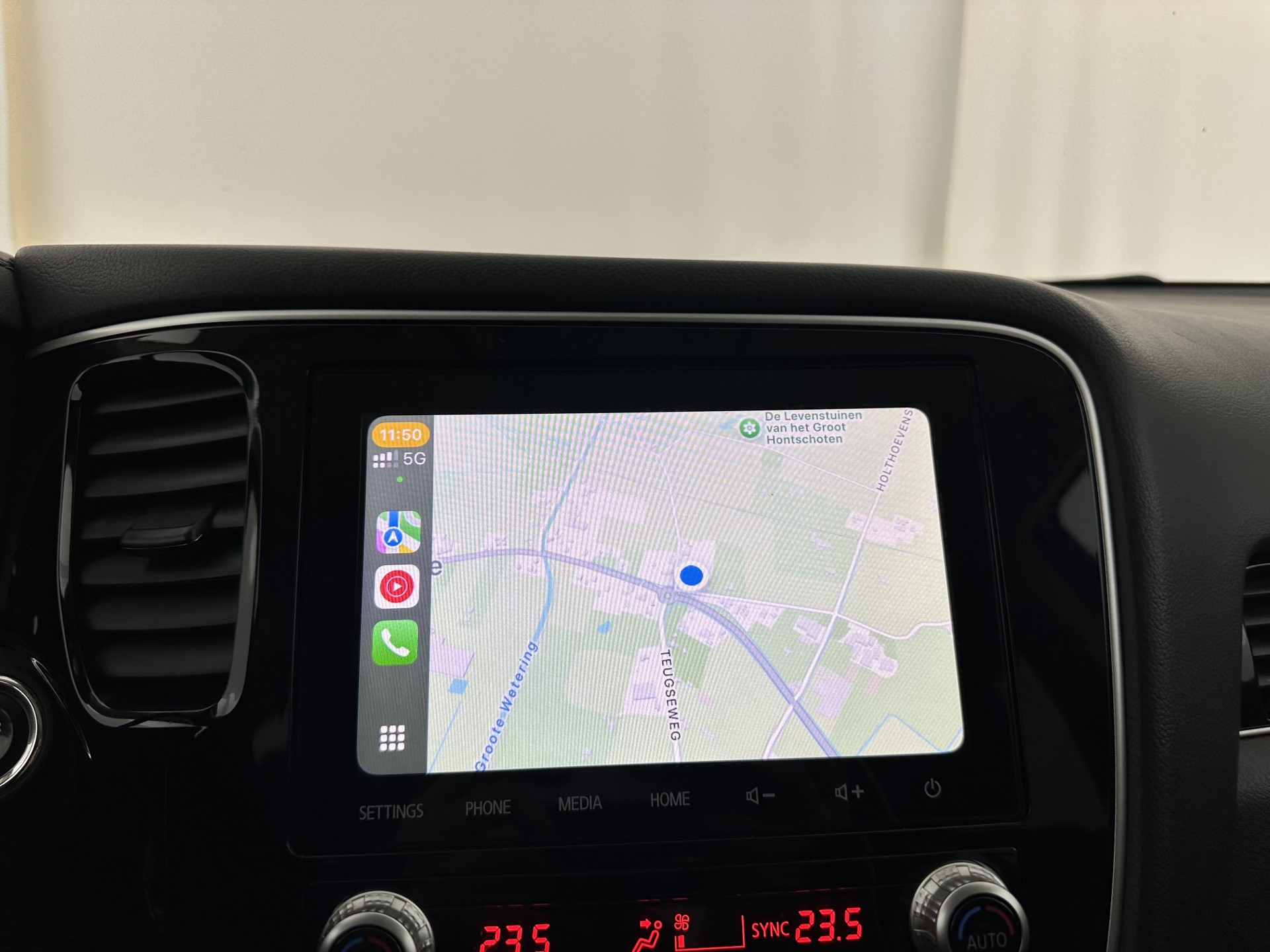 Mitsubishi Outlander 2.4 PHEV Intense AWD (Plug-in) (INCL-BTW) *LEATHER-ALCANTARA | FULL-LED | KEYLESS | BLINDSPOT | CAMERA | HEATED-COMFORTSEATS | ECC | SHIFTPADDLES | PDC | CRUISE | PRIVACYGLASS | DAB | TOWBAR | CARPLAY | 18''ALU*