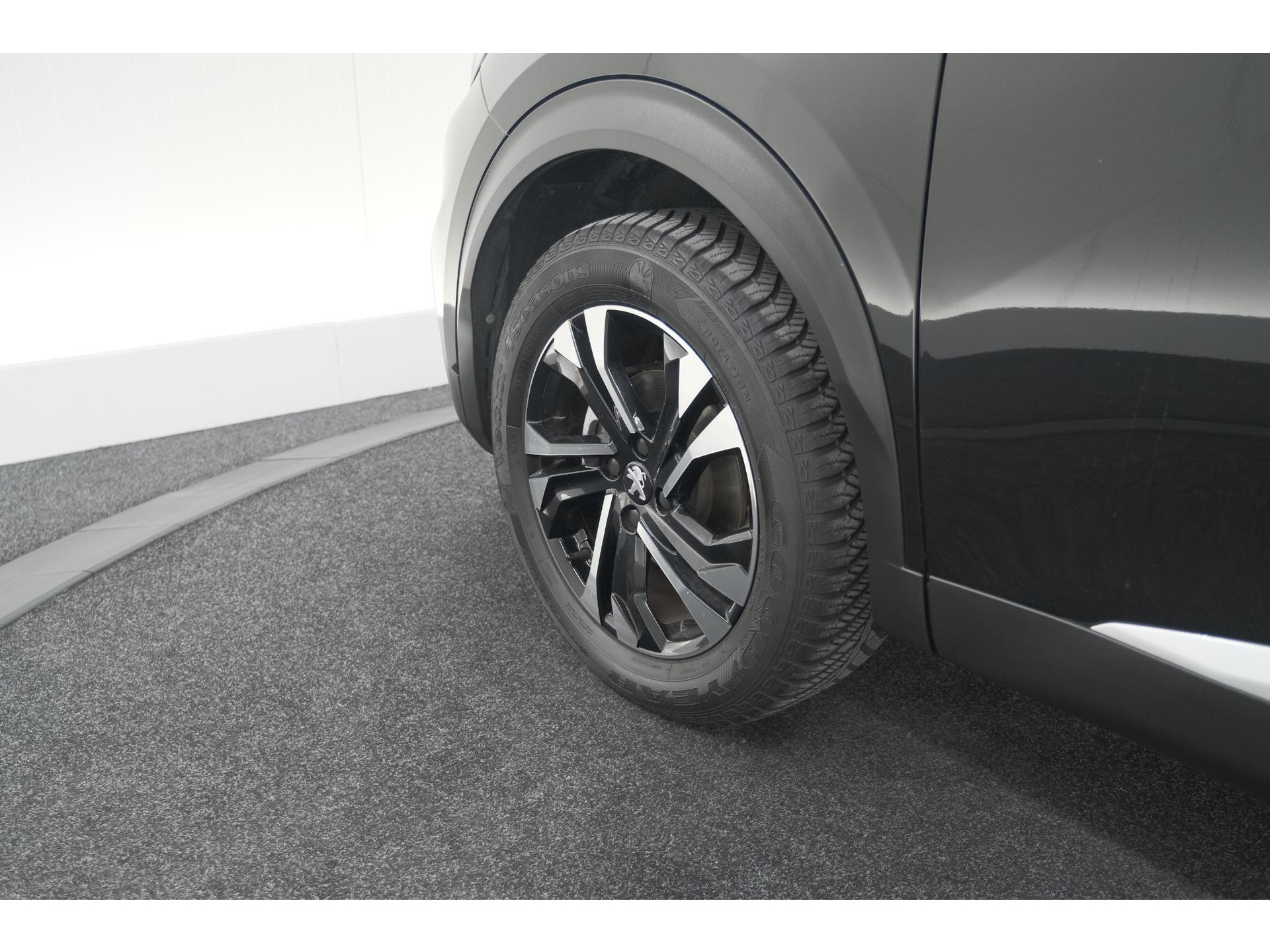 Peugeot 2008 PureTech 130 EAT8 Allure | Trekhaak | Camera | Navigatie | Apple Carplay