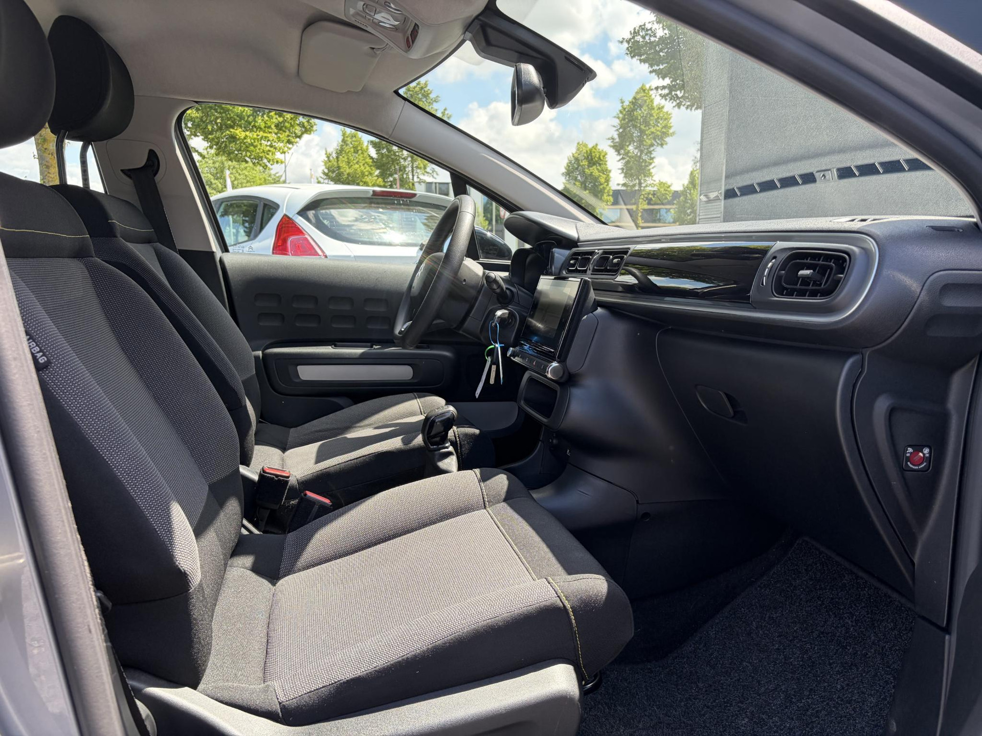 Citroen C3 1.2 PureTech S&S Feel Apple Carplay/Android,Trekhaak,Pdc,Navi,Clima,Cruise,Dealer Onderhouden,Rijstrooksensor,Apk tot 06-2027