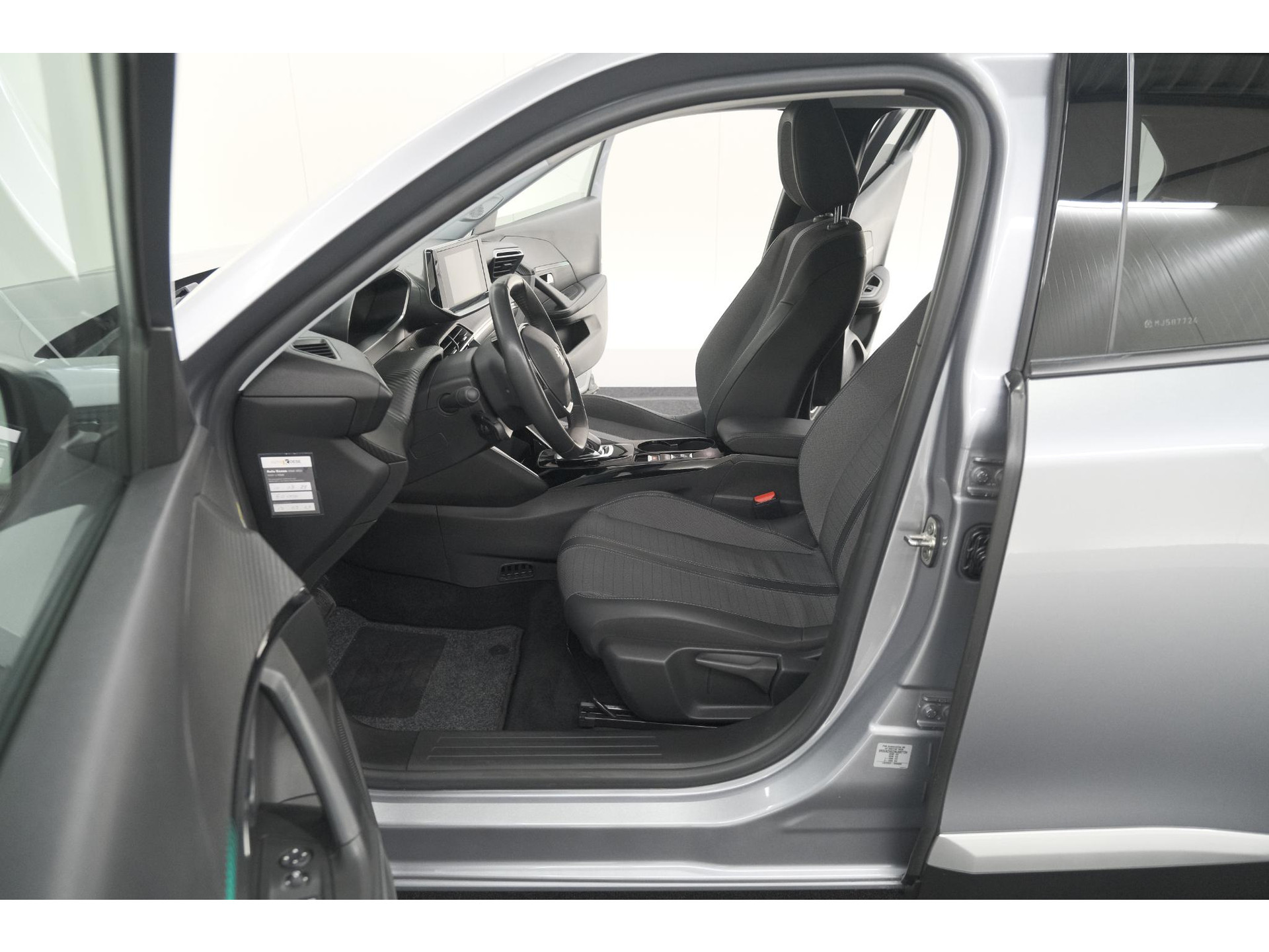 Peugeot e-2008 EV Allure 50 kWh | SOH=96.7 % | 3 Fase Laadfunctie | Camera | Navigatie | Parkeersensoren | Apple Carplay