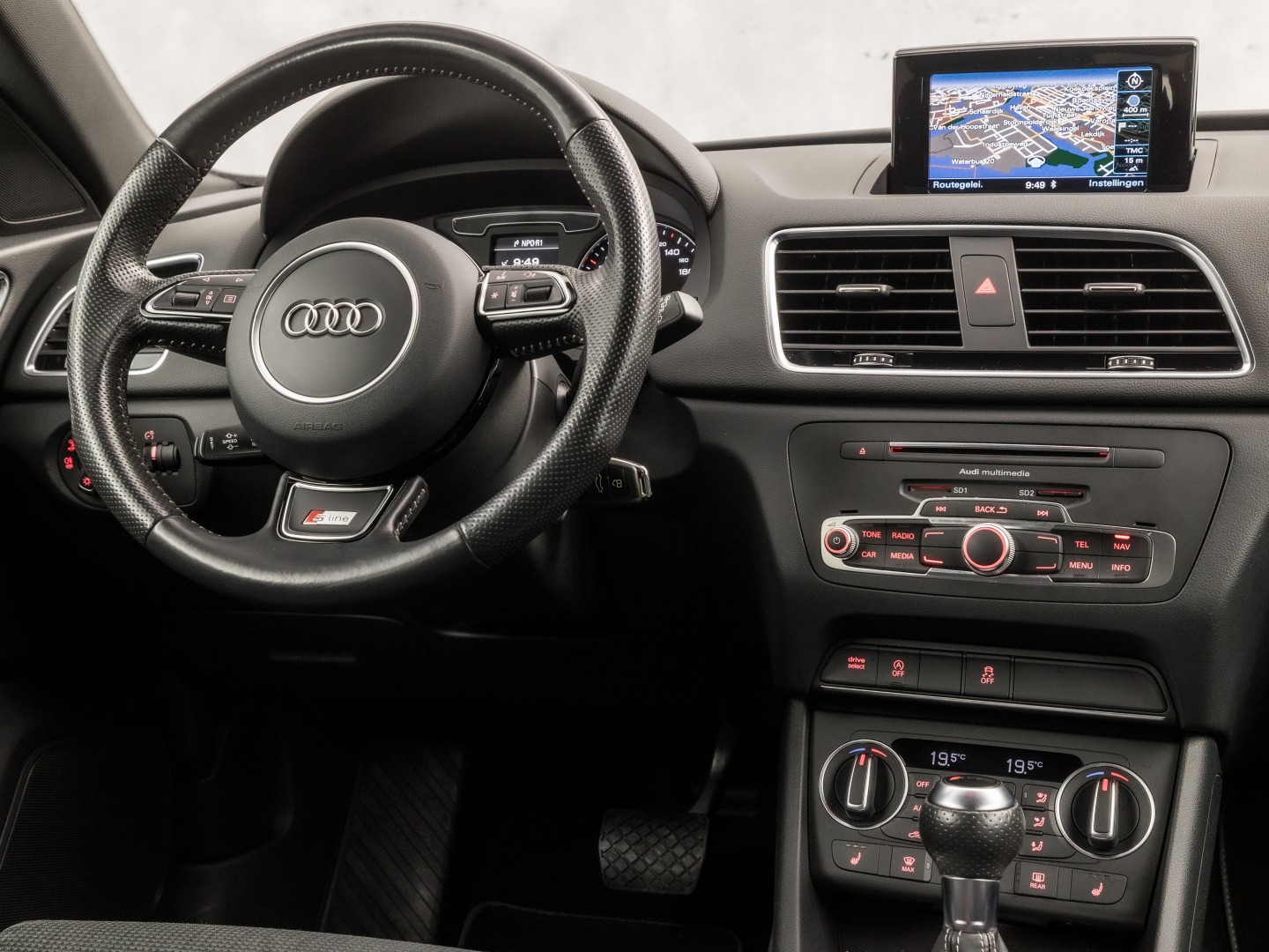 Audi Q3 1.4 TFSI S-Line Sport 150Pk Automaat (2X S-LINE, NAVIGATIE, LEDER, STOELVERWARMING, SPORTSTOELEN, GETINT GLAS, TREKHAAK, NIEUWE APK, NIEUWSTAAT)