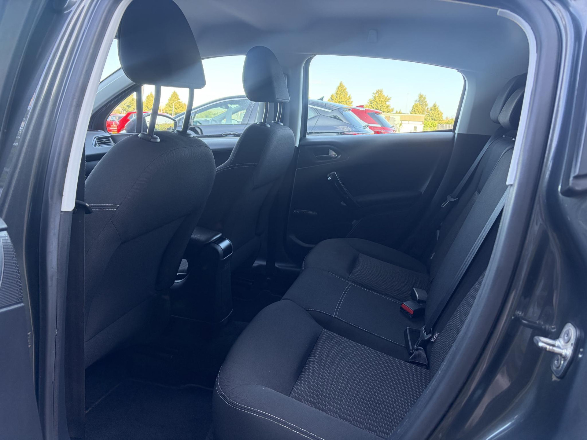 Peugeot 208 1.2 PureTech Blue Lion ✓1e Eigenaar✓Navi✓Trekhaak✓Carplay✓Airco✓Cruise✓Pdc✓5 Deurs✓N.A.P✓Apk tot 09-2027