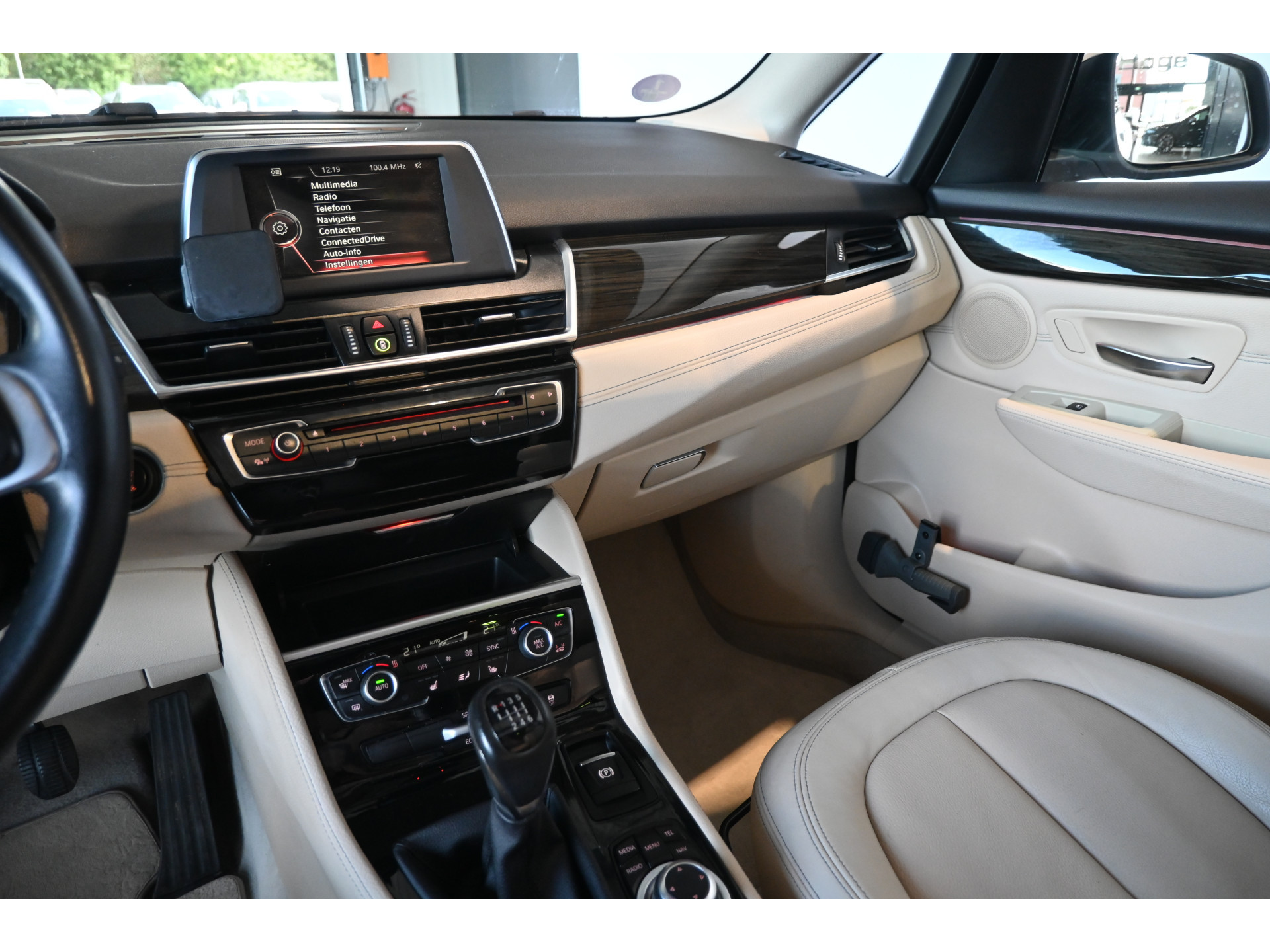 BMW 2-serie Active Tourer 218i High Executive Nap Clima Cruise Panoramadak Trekhaak PDC Navigatie LED Stoelverwarming Inruil Mogelijk!