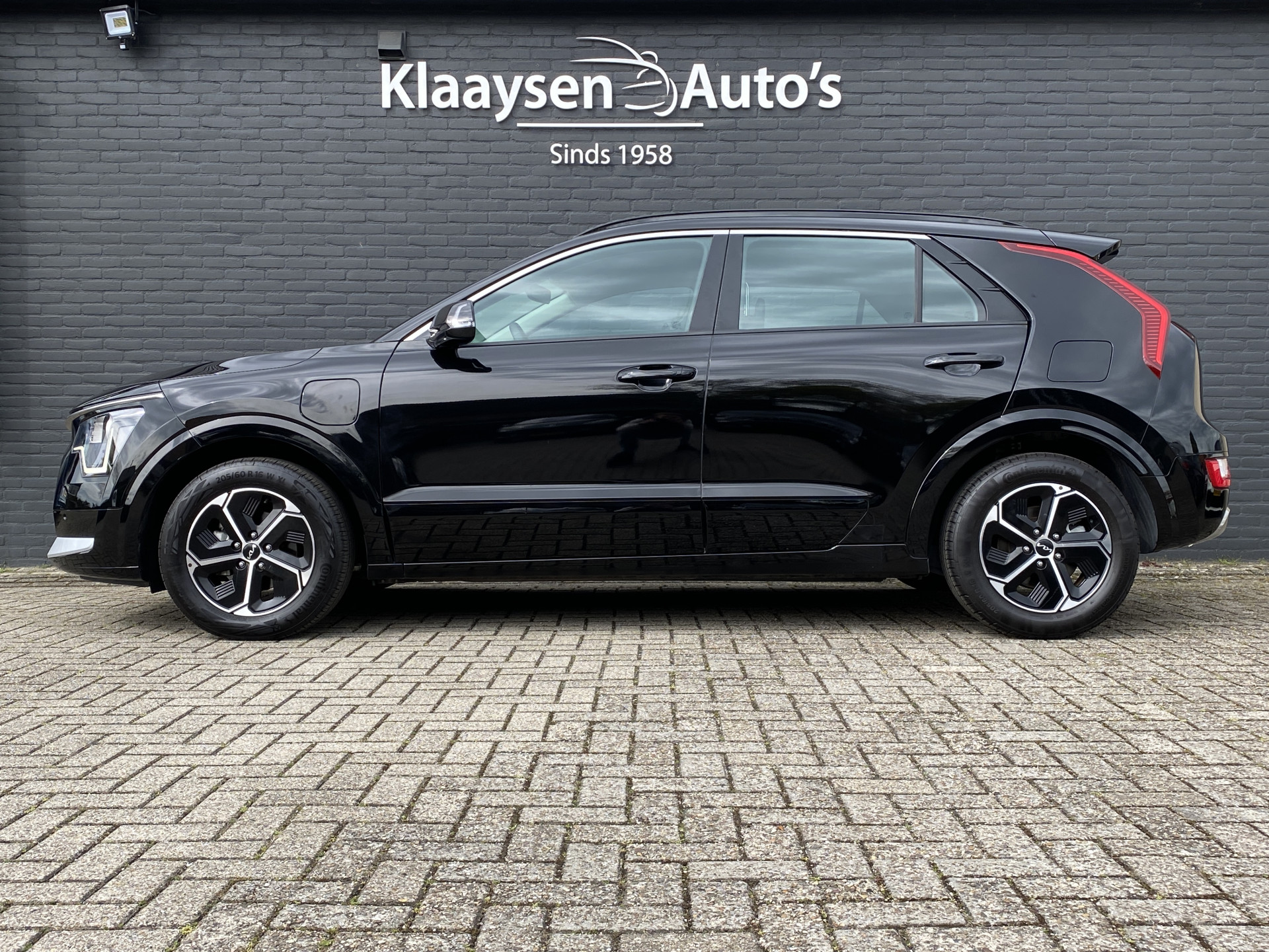 Kia Niro 1.6 GDi PHEV 184 pk DynamicLine AUT. | 1e eigenaar | navigatie | adaptieve cruise | camera | 2 laadkabels | keyless entry
