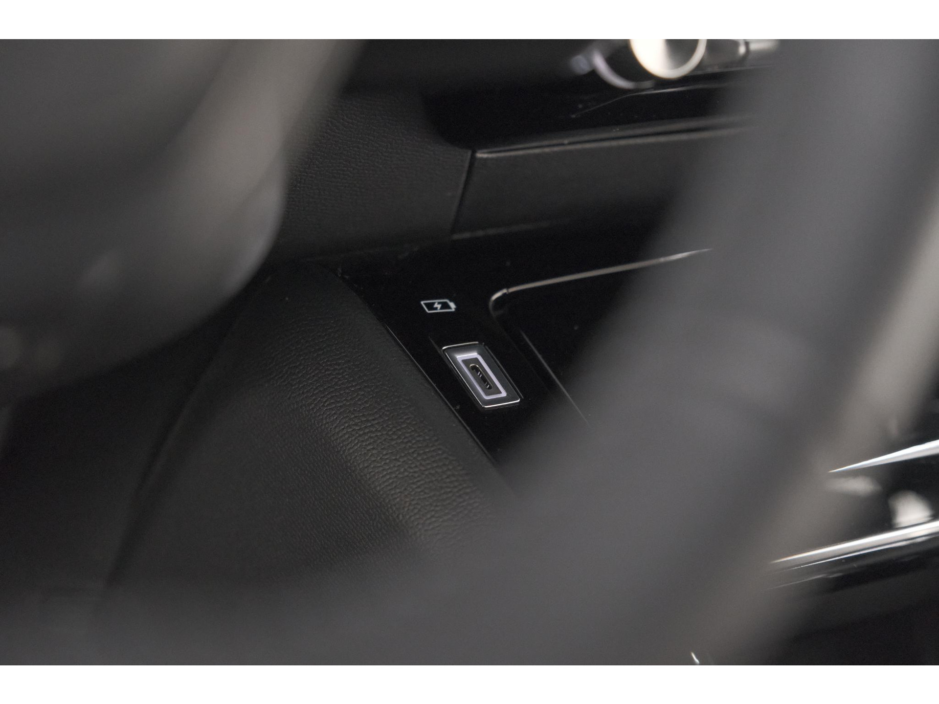 Peugeot 2008 PureTech 100 Allure | Apple Carplay | Parkeersensoren | Climate Control | Cruise Control