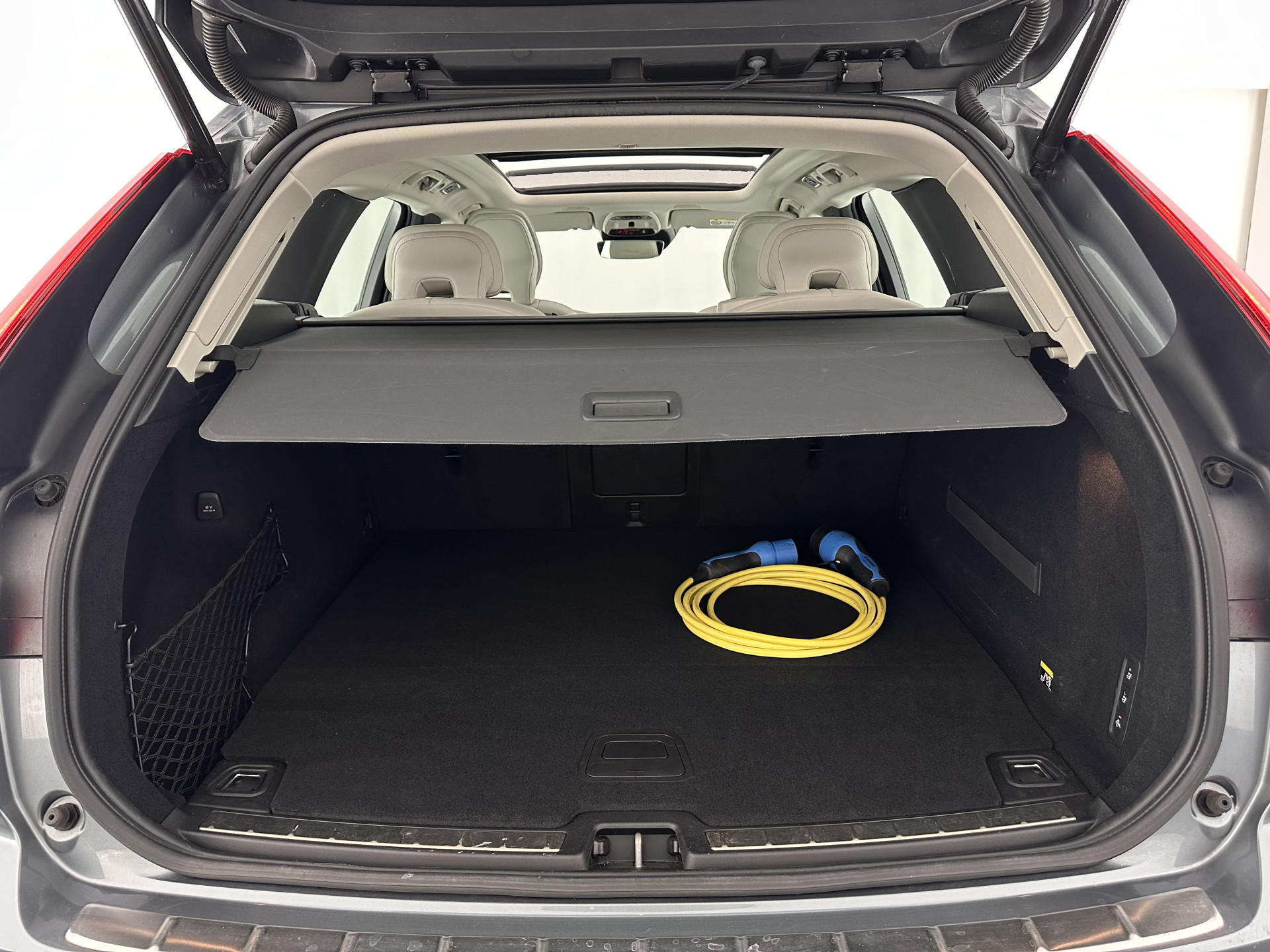 Volvo XC60 2.0 T8 Twin Engine AWD Inscription (Plug-In) (INCL-BTW) Aut. *PANO | LEATHER | FULL-LED | MEMORY-PACK | HARMAN/KARDON | TOPVIEW | DIGI-COCKPIT | KEYLESS | HEATED-SPORTSEATS | NAVI-FULLMAP | ECC | PDC | ADAPTIVE-CRUISE | TOWBAR | HEAD-UP