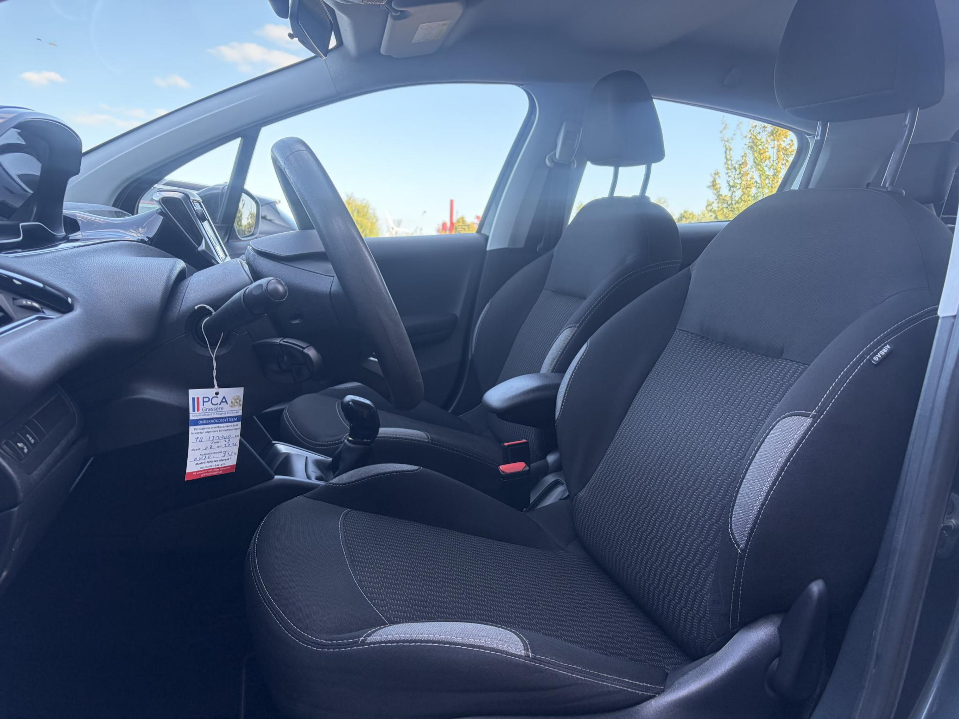 Peugeot 208 1.2 PureTech Blue Lion ✓1e Eigenaar✓Navi✓Trekhaak✓Carplay✓Airco✓Cruise✓Pdc✓5 Deurs✓N.A.P✓Apk tot 09-2027