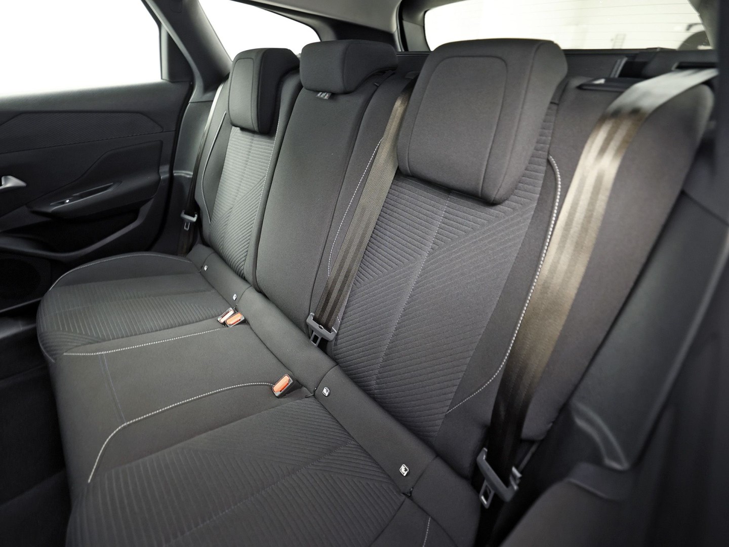 Peugeot 308 SW 1.2 PureTech Active Sport (VIRTUAL COCKPIT, APPLE CARPLAY, GROOT NAVI, SPORTSTOELEN, STOELVERWARMING, PARKEERSENSOREN, LANE ASSIST, CRUISE, NIEUWSTAAT)