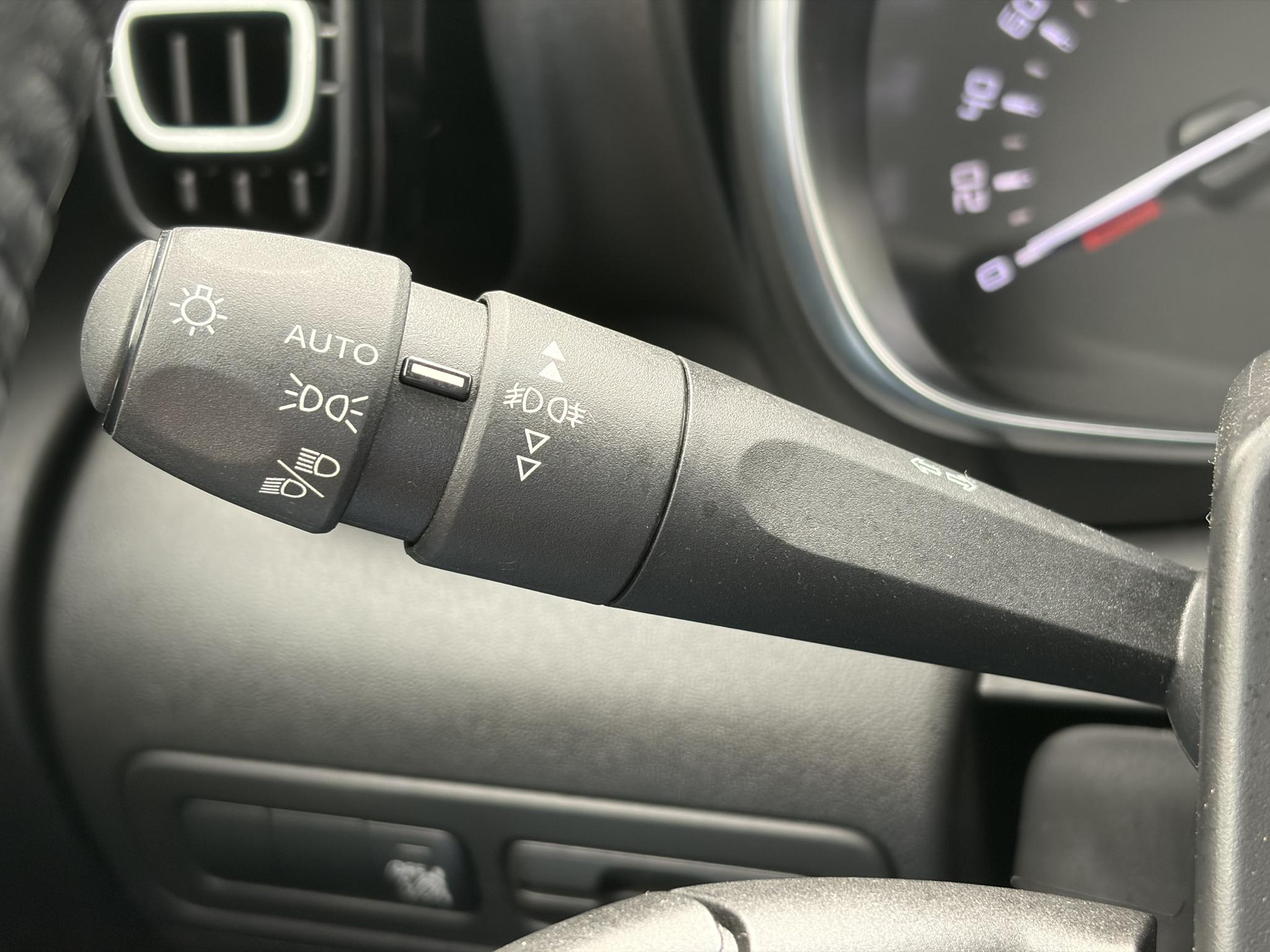 Citroen C3 Aircross 1.2 PureTech S&S Shine 1e Eigenaar l D-riem vv in 07-07-2025 l 360° Camera l Navi l Carplay l Net beurt gehad l Keyless l 17''Lmv l Rijstrooksensor l 110pk l Pdc V+A l 6 Bak l N.A.P l Apk tot 07-2027