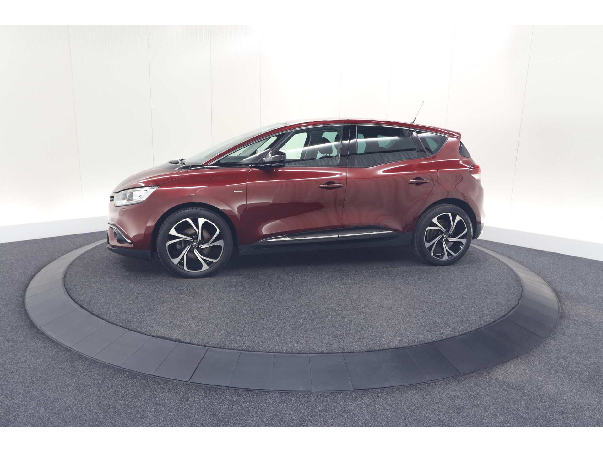 Renault Scénic TCe 140 EDC Limited | Camera | Stoelverwarming | Navigatie | Apple Carplay