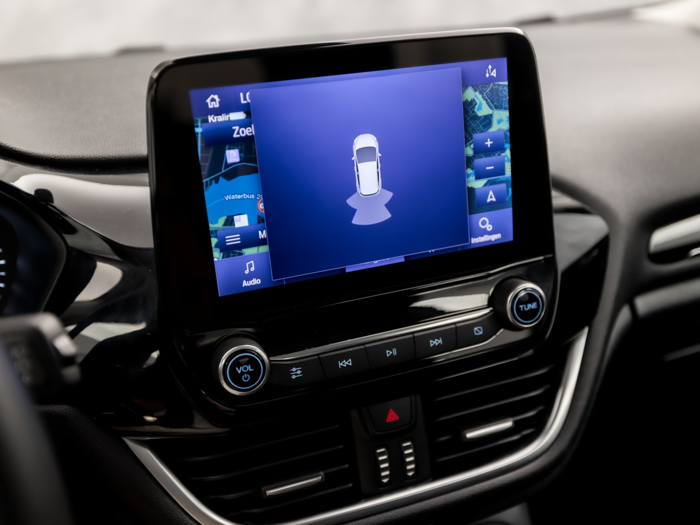 Ford Fiesta 1.0 EcoBoost Hybrid Titanium Sport (APPLE CARPLAY, GROOT NAVI, CLIMATE, GETINT GLAS, PARKEERSENSOREN, SPORTSTOELEN, LM VELGEN, CRUISE, NIEUWSTAAT)