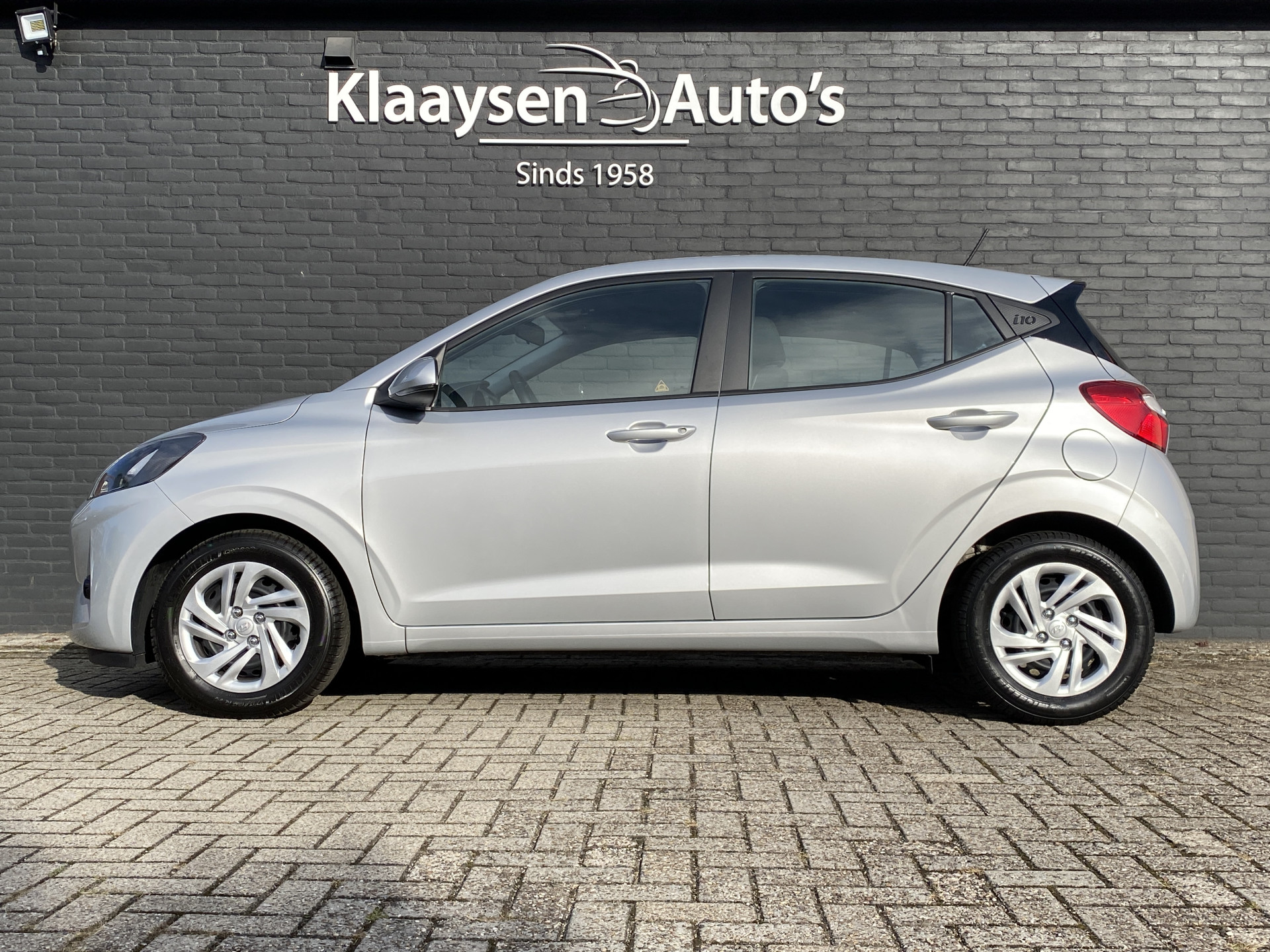 Hyundai i10 1.0 Comfort | 1e eigenaar | airco | apple carplay | cruise control | all season banden | dab | apk t/m 6-2028