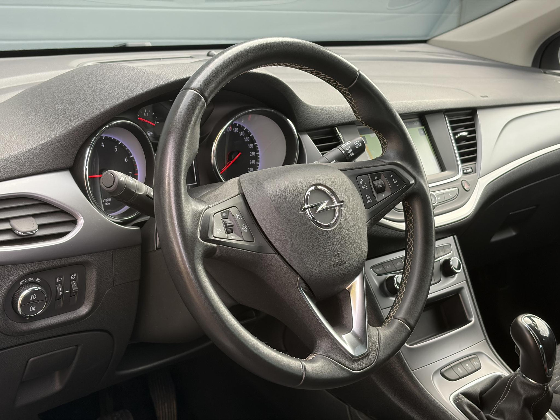 Opel Astra Sports Tourer 1.2 Business Executive ✓1e Eigenaar✓146pk✓Camera✓Trekhaak✓Carplay✓Airco✓Cruise✓Pdc V+A✓Lm velgen✓Comfortstoelen✓6 Bak✓N.A.P✓Nieuwe Apk bij Aflevering