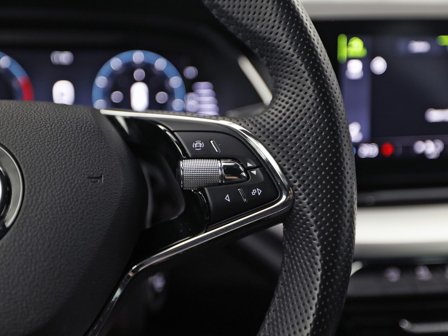 Škoda Octavia Combi 1.0 TSI Sport (KUIPSTOELEN, 1e EIGENAAR, APPLE CARPLAY, GROOT NAVI, GETINT GLAS, ZWART HEMEL, KEYLESS, NIEUWSTAAT)