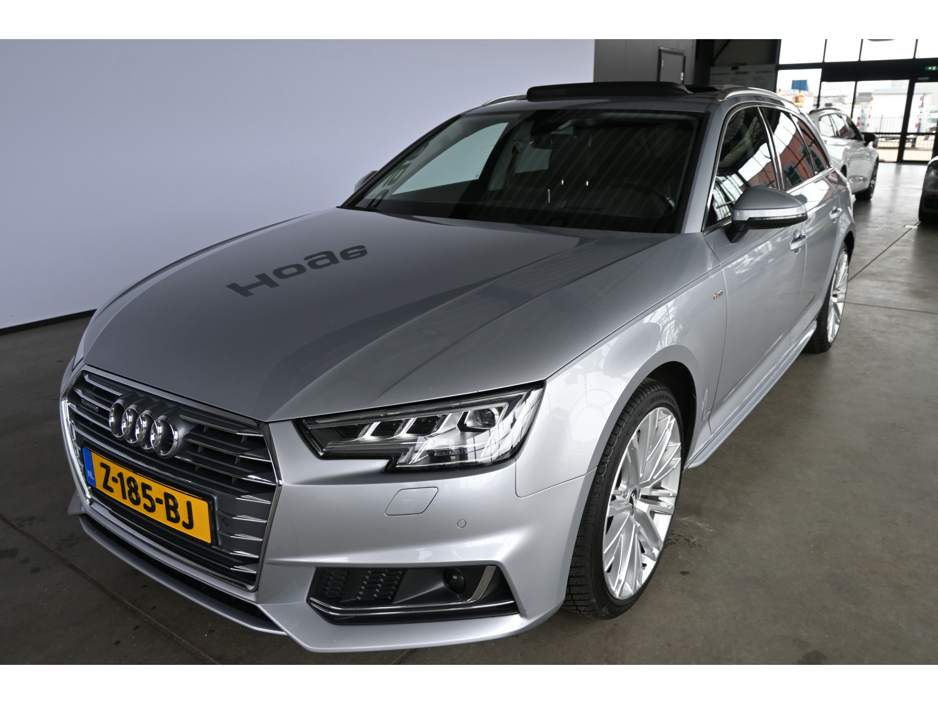 Audi A4 Avant 2.0 TFSI quattro S-Line Automaat Navigatie Panoramadak Adaptief Matrix LED Goed Onderhouden! Inruil Mogelijk!