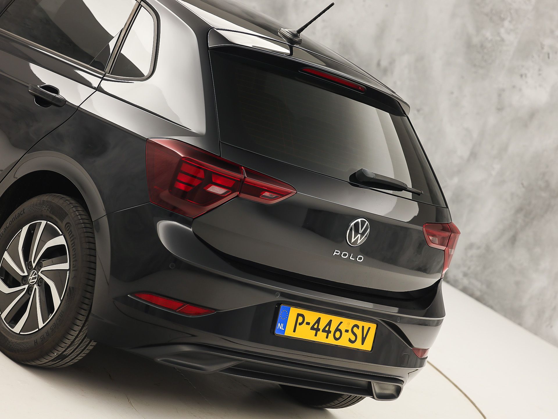 Volkswagen Polo 1.0 TSI Sport (VIRTUAL COCKPIT, 1e EIGENAAR, APPLE CARPLAY, GROOT NAVI, CLIMATE, STOELVERWARMING, SPORTSTOELEN, GETINT GLAS, LM VELGEN, CRUISE, PARKEERSENSOREN, NIEUWSTAAT)