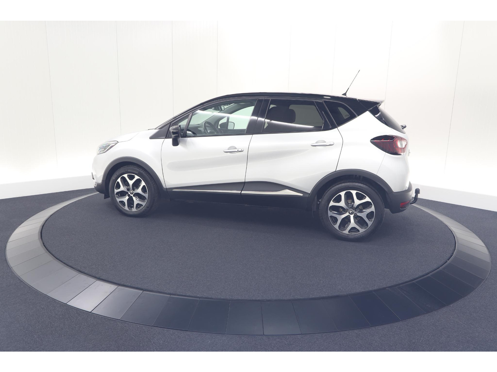 Renault Captur TCe 150 EDC Intens | Trekhaak | Navigatie | Parkeersensoren