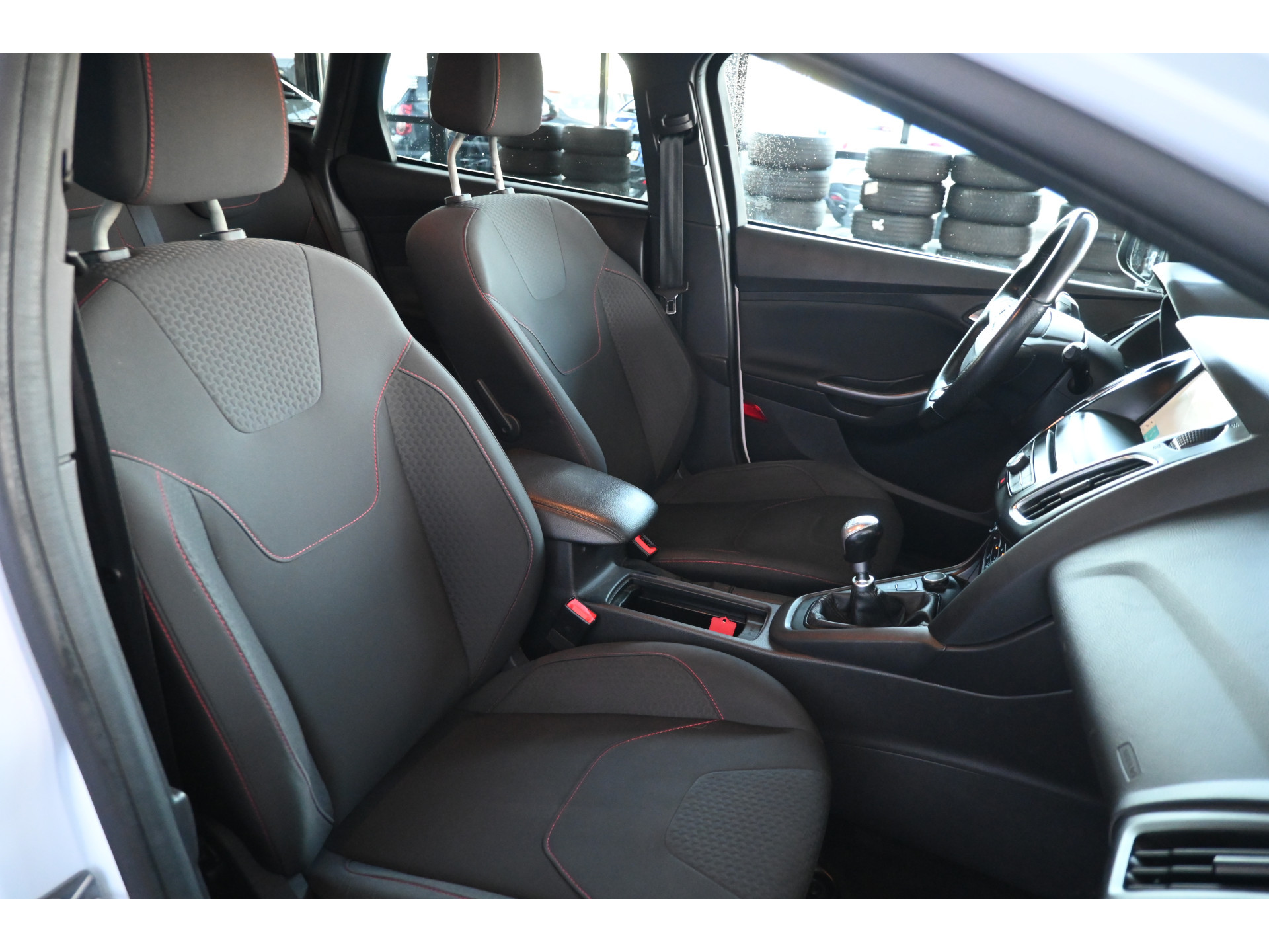 Ford Focus Wagon 1.5 ST-Line Clima Navigatie Cruise Control Trekhaak Rijklaarprijs Inruil Mogelijk!