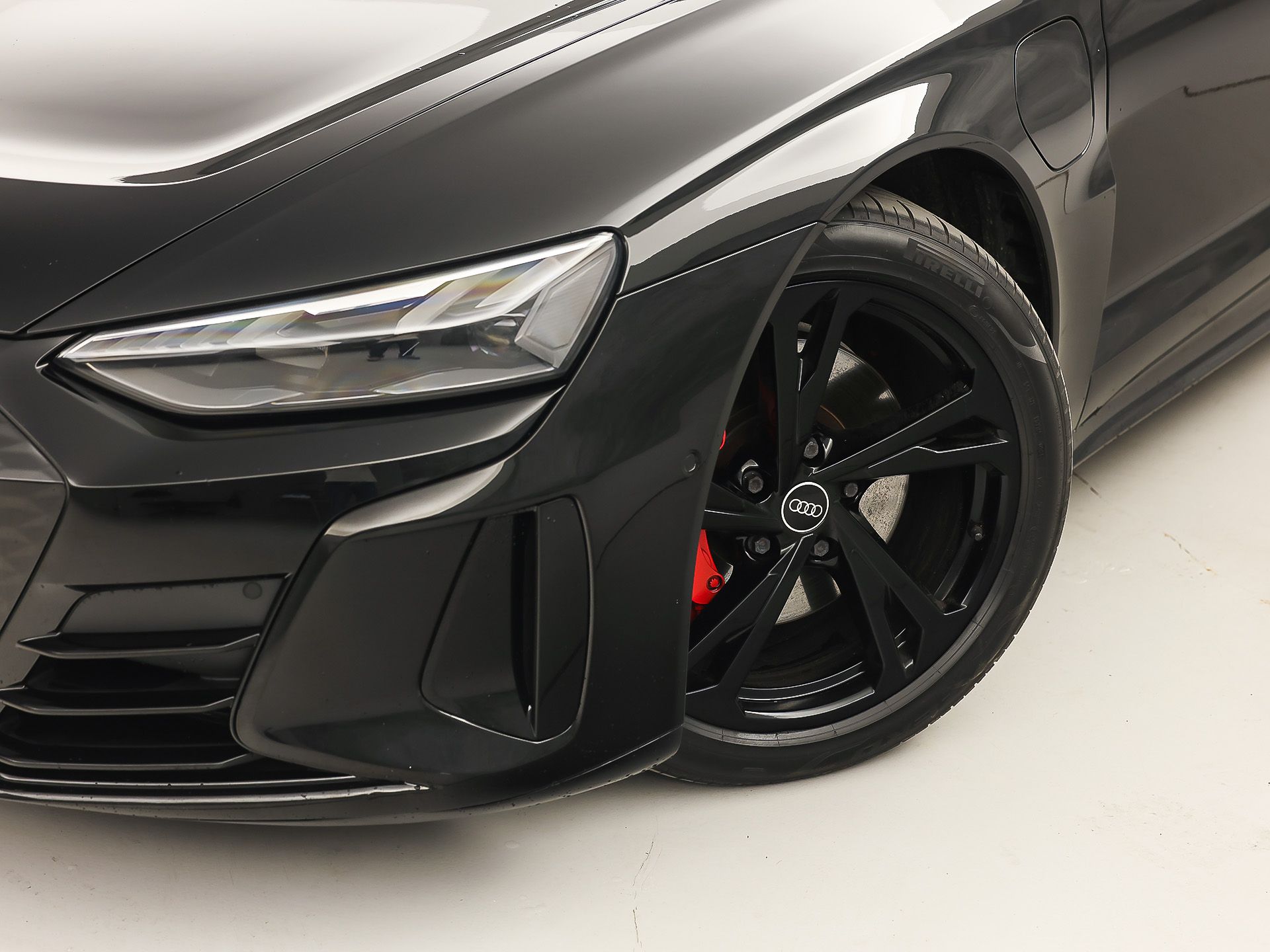 Audi e-tron GT GT 93 kWh Automaat 476Pk (PANORAMADAK, SOH 92,8%, APPLE CARPLAY, 360 CAMERA, MATRIX LED, BANG&OLUFSEN, ELEKTRISCHE STOELEN, STOELVERWARMING/KOELING, NIEUWSTAAT)