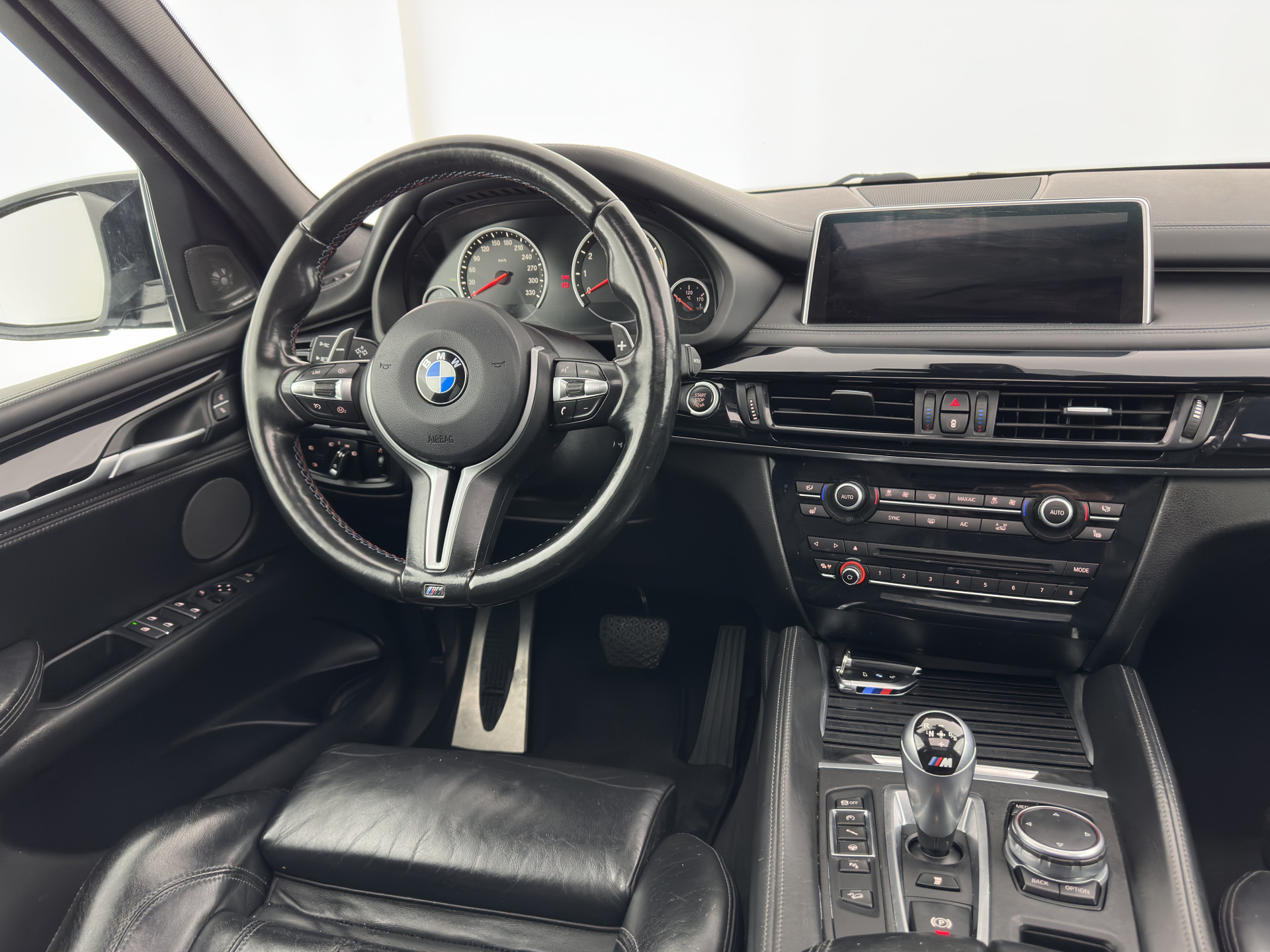 BMW X5 M Aut. *PANO | HEAD-UP | LEATHER | FULL-LED | NAVI-FULLMAP | MEMORY-PACK | HARMAN/KARDON-AUDIO | KEYLESS | CAMERA | HEATED-COMFORTSEATS | SHIFTPADDLES | TOWBAR | 20''ALU*